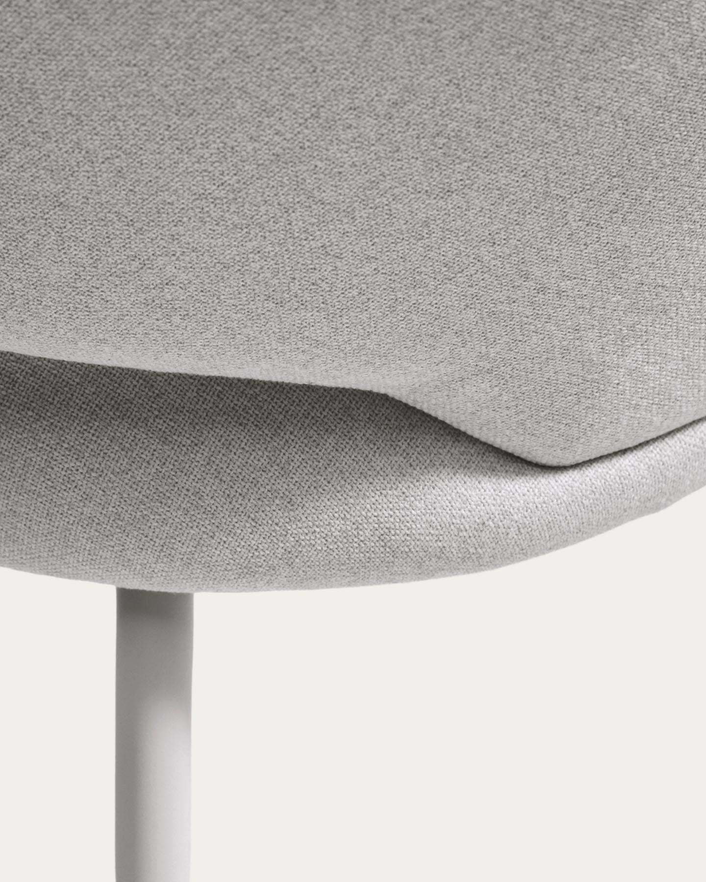 Stuhl Bonali mit grauer Chenille und Beinen aus grauem Metall, FSC Mix Credit in Grau präsentiert im Onlineshop von KAQTU Design AG. Stuhl ist von Kave Home