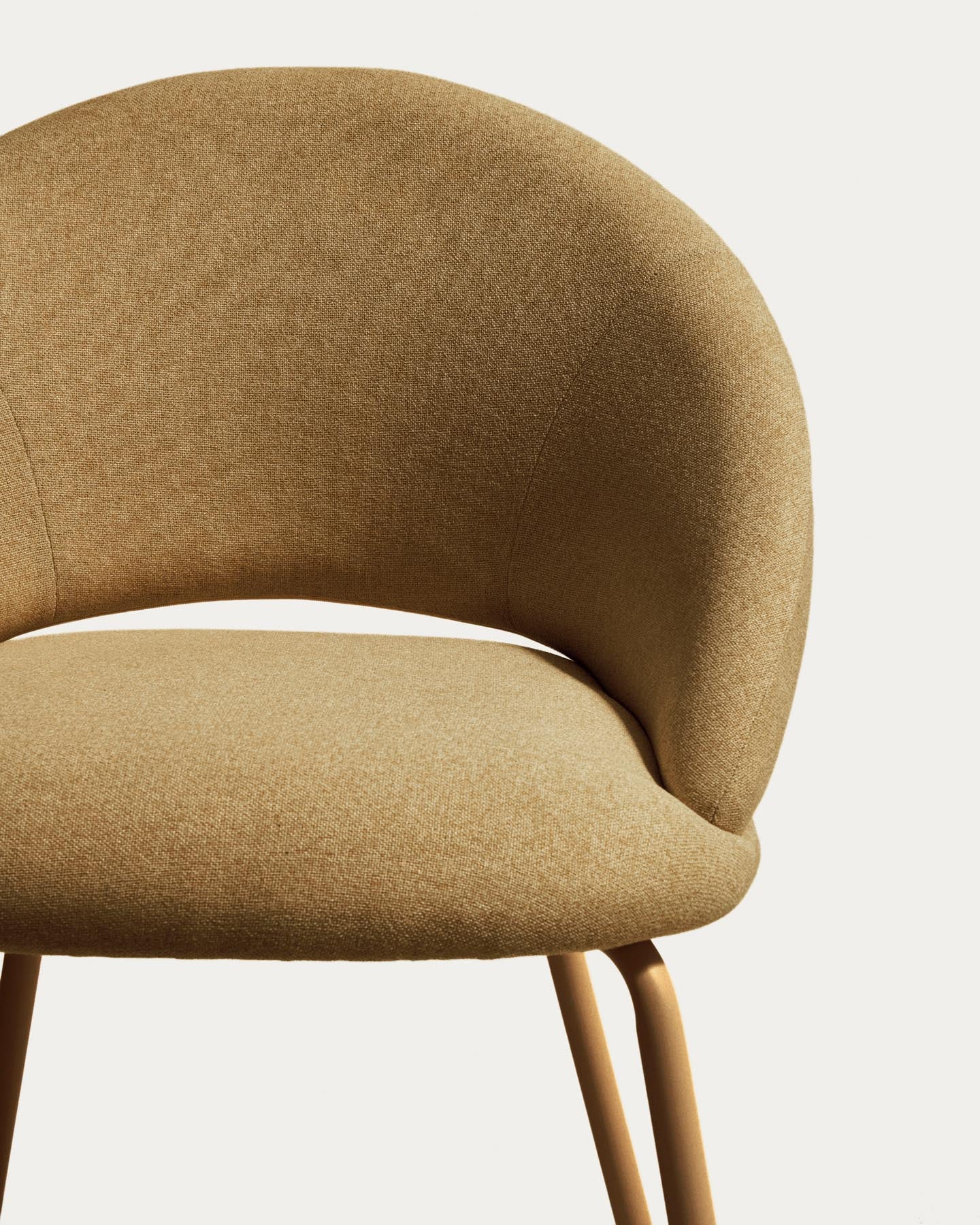 Stuhl Bonali mit senfgelber Chenille und Beinen aus senfgelbem Metall, FSC Mix Credit in Senfgelb präsentiert im Onlineshop von KAQTU Design AG. Stuhl ist von Kave Home
