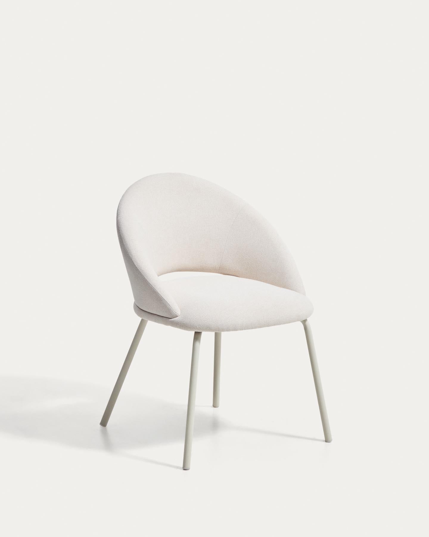 Stuhl Bonali mit beiger Chenille und beigen Metallbeinen, FSC Mix Credit in Beige präsentiert im Onlineshop von KAQTU Design AG. Stuhl ist von Kave Home