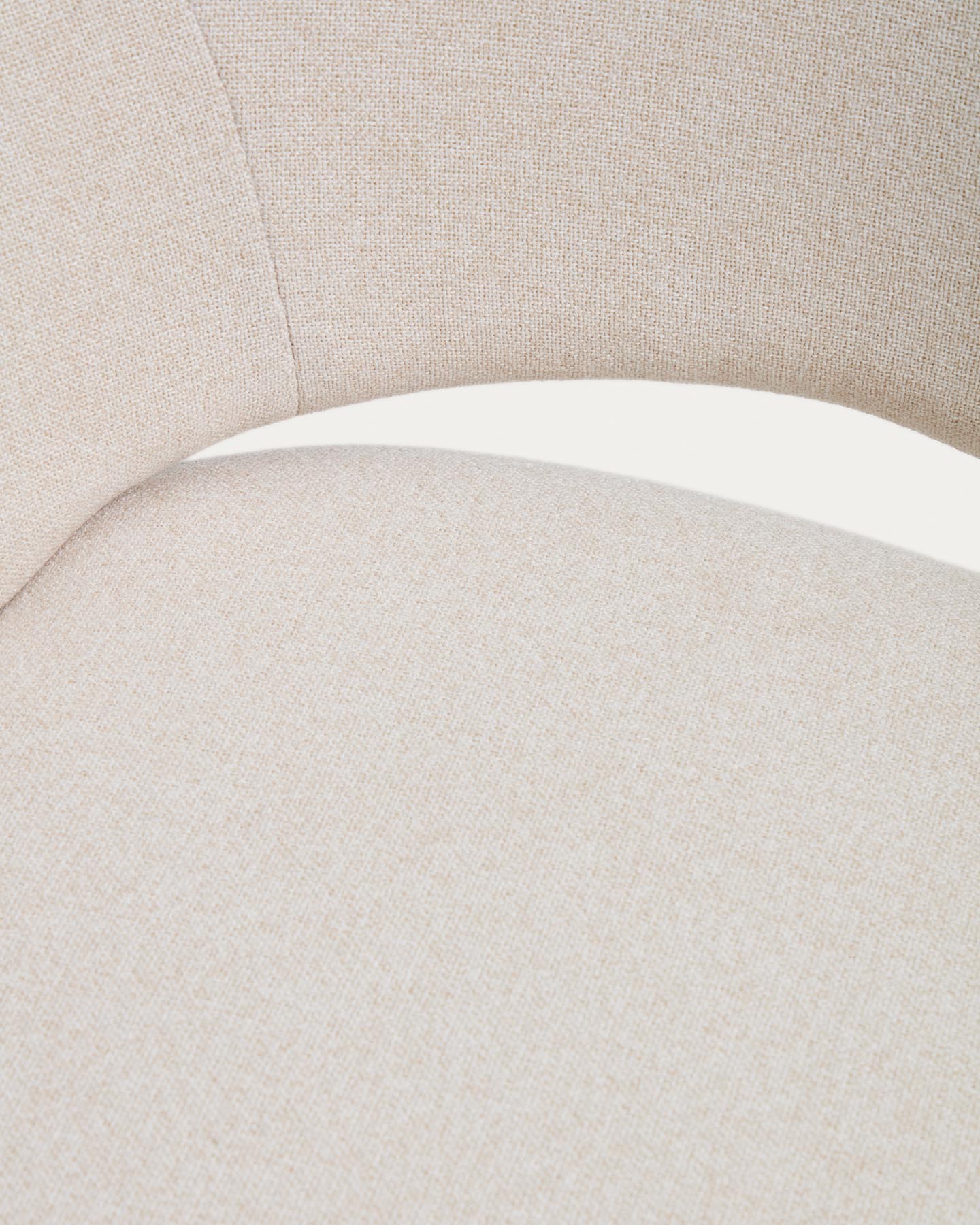Stuhl Bonali mit beiger Chenille und beigen Metallbeinen, FSC Mix Credit in Beige präsentiert im Onlineshop von KAQTU Design AG. Stuhl ist von Kave Home