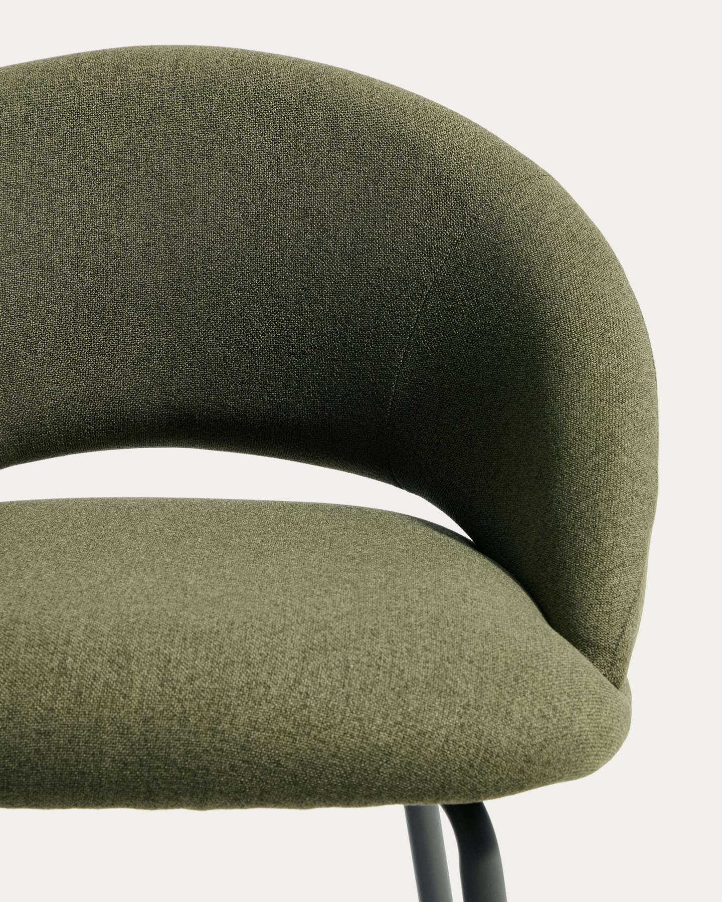 Hocker Bonali mit grüner Chenille und grünen Metallbeinen, FSC Mix Credit, 65 cm in Grün präsentiert im Onlineshop von KAQTU Design AG. Barhocker ist von Kave Home