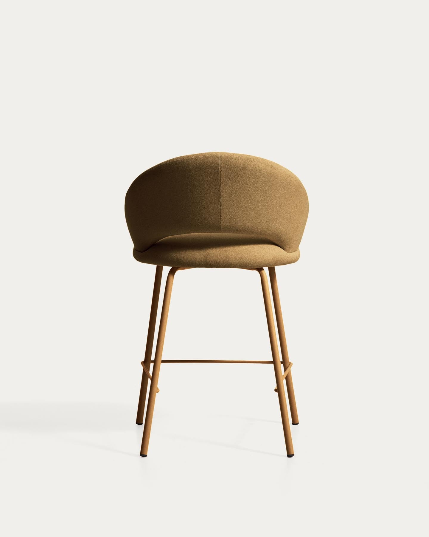 Hocker Bonali mit senfgelber Chenille und Beinen aus senfgelbem Metall, FSC Mix Credit, 65 cm in Senfgelb präsentiert im Onlineshop von KAQTU Design AG. Barhocker ist von Kave Home