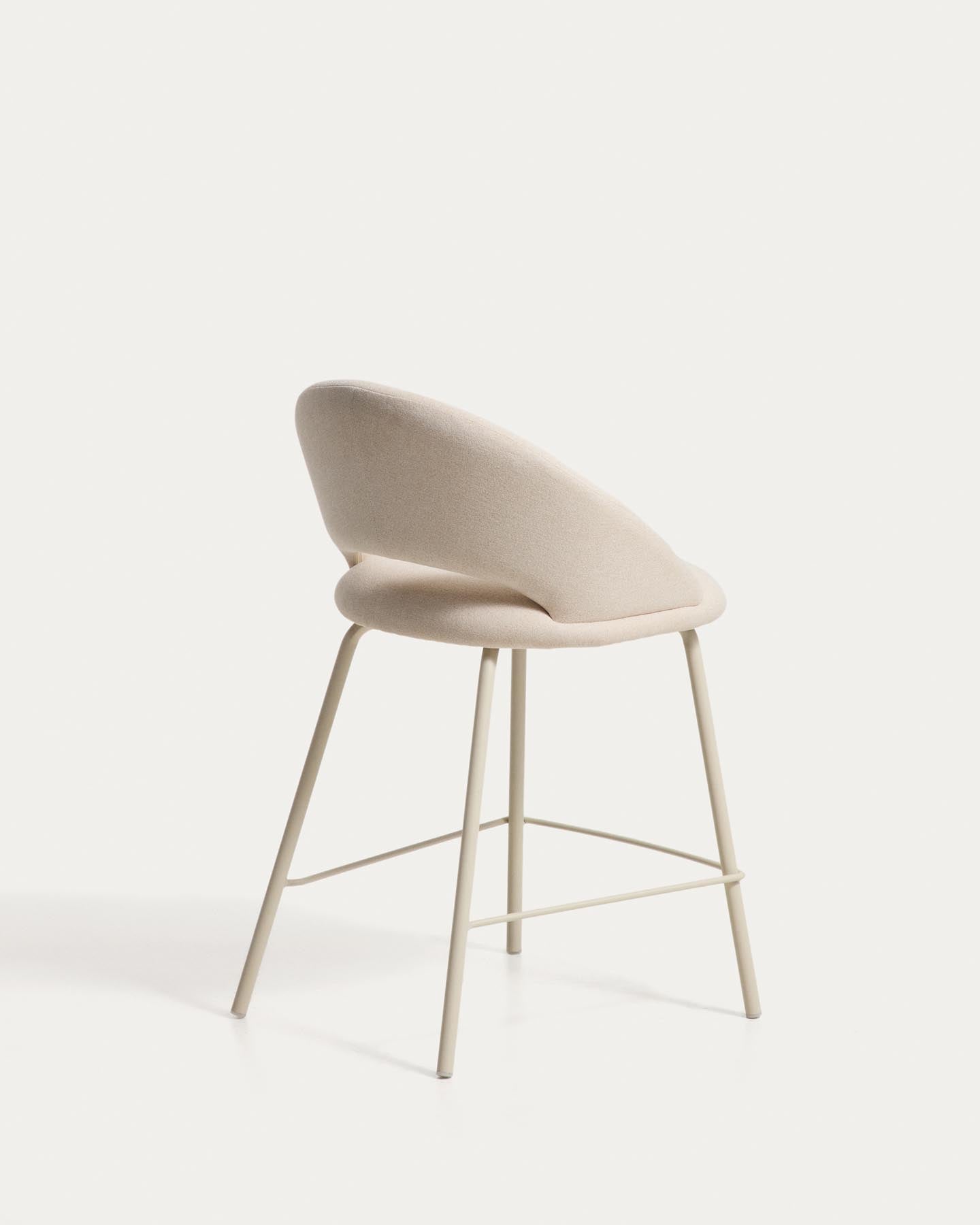 Hocker Bonali mit beiger Chenille und beigen Metallbeinen, FSC Mix Credit, 65 cm in Beige präsentiert im Onlineshop von KAQTU Design AG. Barhocker ist von Kave Home