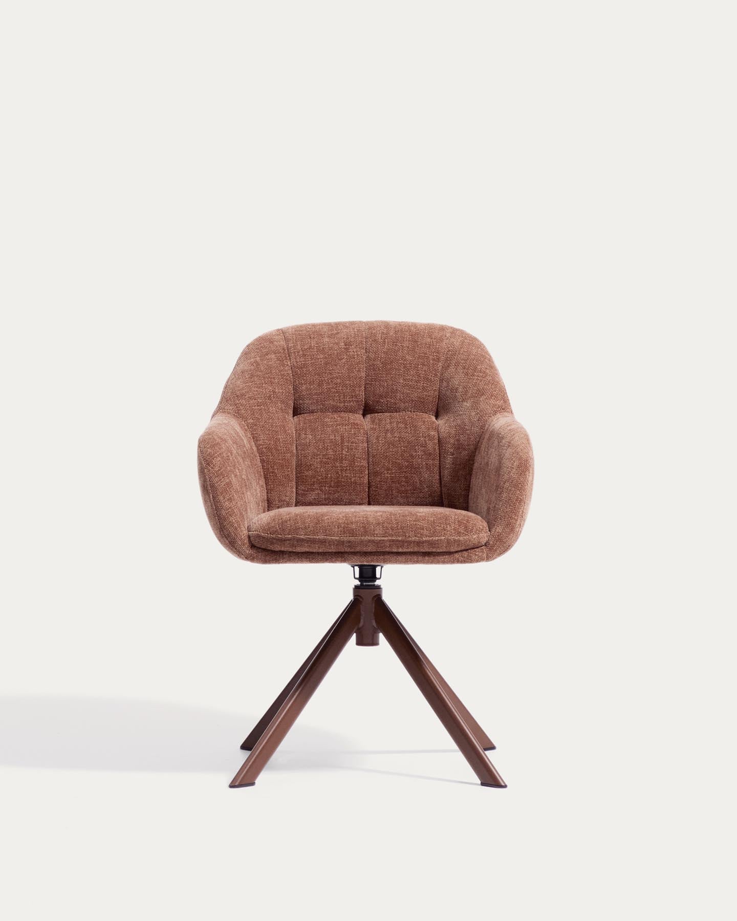 Drehstuhl Dorina aus karamellfarbener Chenille und Stahlbeinen mit karamellfarbenem Finish in Terrakotta präsentiert im Onlineshop von KAQTU Design AG. Drehstuhl ist von Kave Home