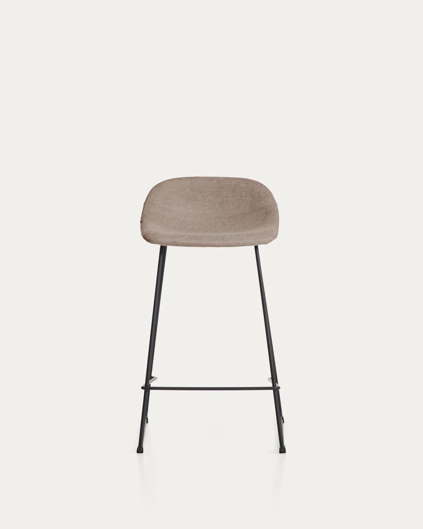 Hocker Zahara mit brauner Chenille und Stahlbeinen mit schwarzem Finish, 65 cm, FSC 100 % in Braun präsentiert im Onlineshop von KAQTU Design AG. Barhocker ist von Kave Home