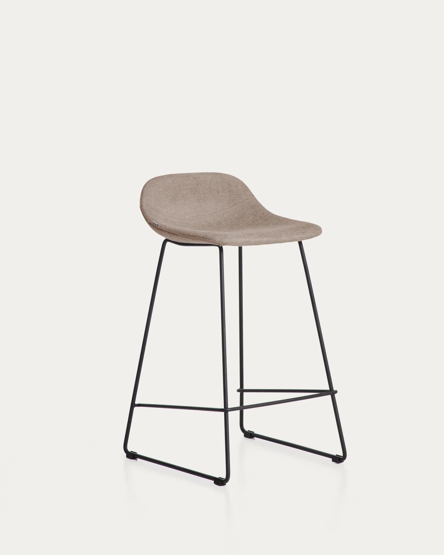 Hocker Zahara mit brauner Chenille und Stahlbeinen mit schwarzem Finish, 76 cm, FSC 100 % in Braun präsentiert im Onlineshop von KAQTU Design AG. Barhocker ist von Kave Home