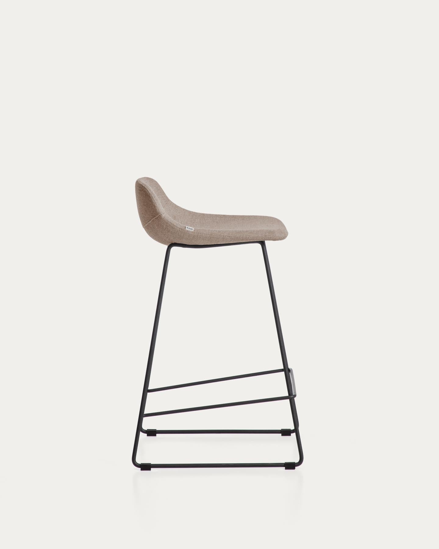Hocker Zahara mit brauner Chenille und Stahlbeinen mit schwarzem Finish, 76 cm, FSC 100 % in Braun präsentiert im Onlineshop von KAQTU Design AG. Barhocker ist von Kave Home