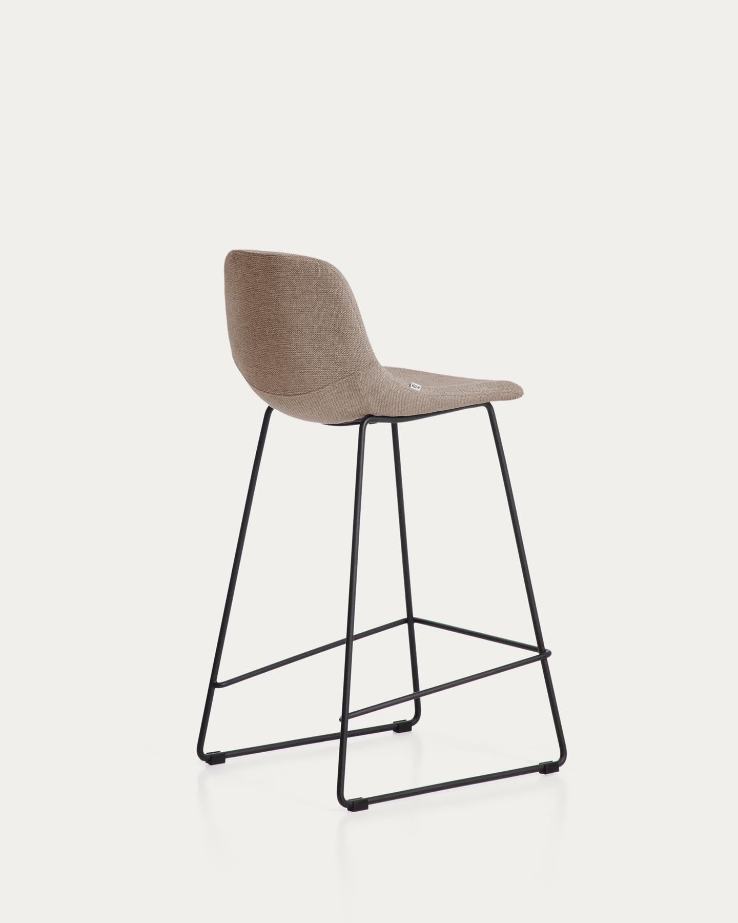 Hocker Zahara mit brauner Chenille und Stahlbeinen mit schwarzem Finish, 76 cm, FSC 100 % in Braun präsentiert im Onlineshop von KAQTU Design AG. Barhocker ist von Kave Home