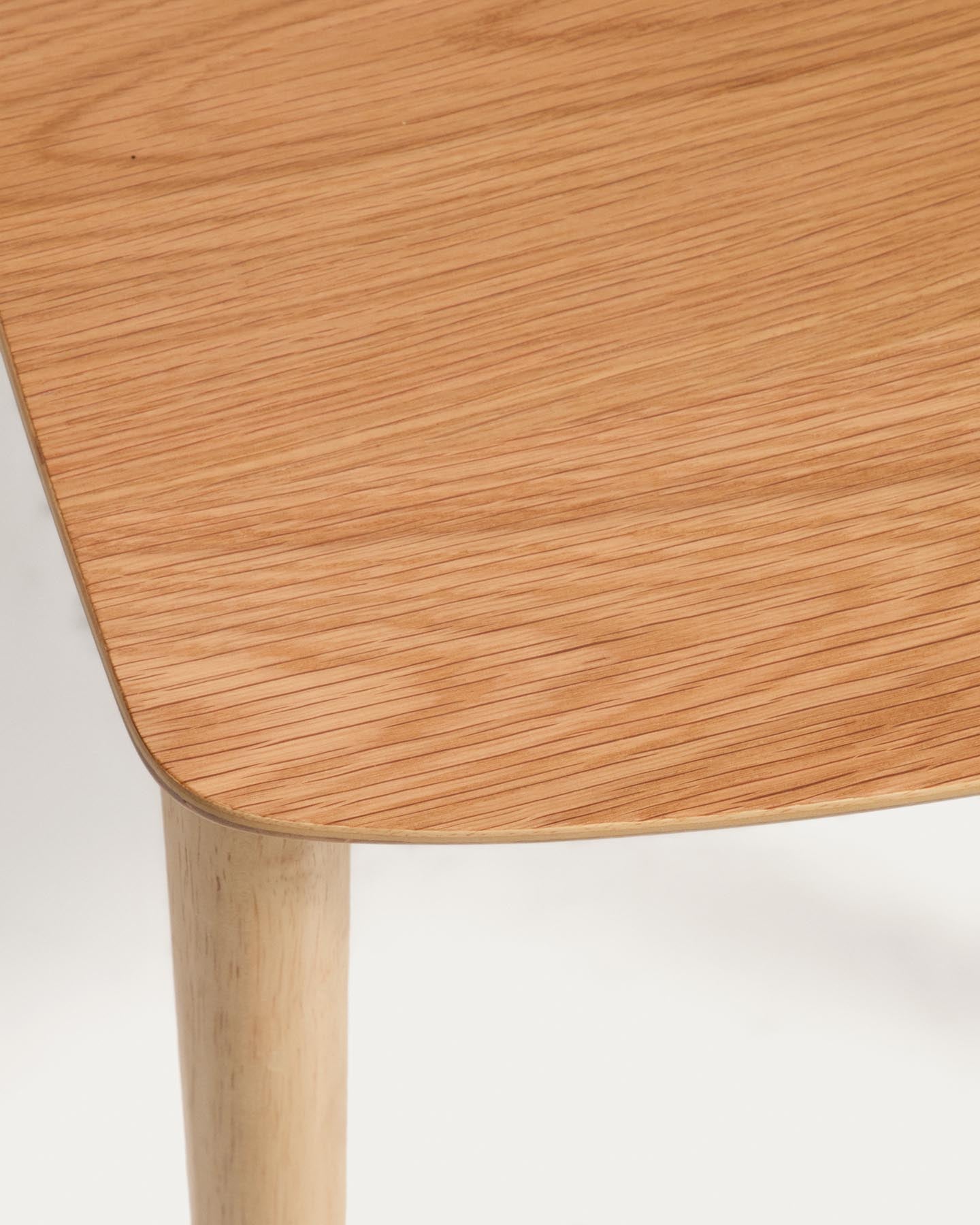 Stuhl Evera aus Eichenfurnier mit naturfarbenem Finish in Beige präsentiert im Onlineshop von KAQTU Design AG. Stuhl ist von Kave Home