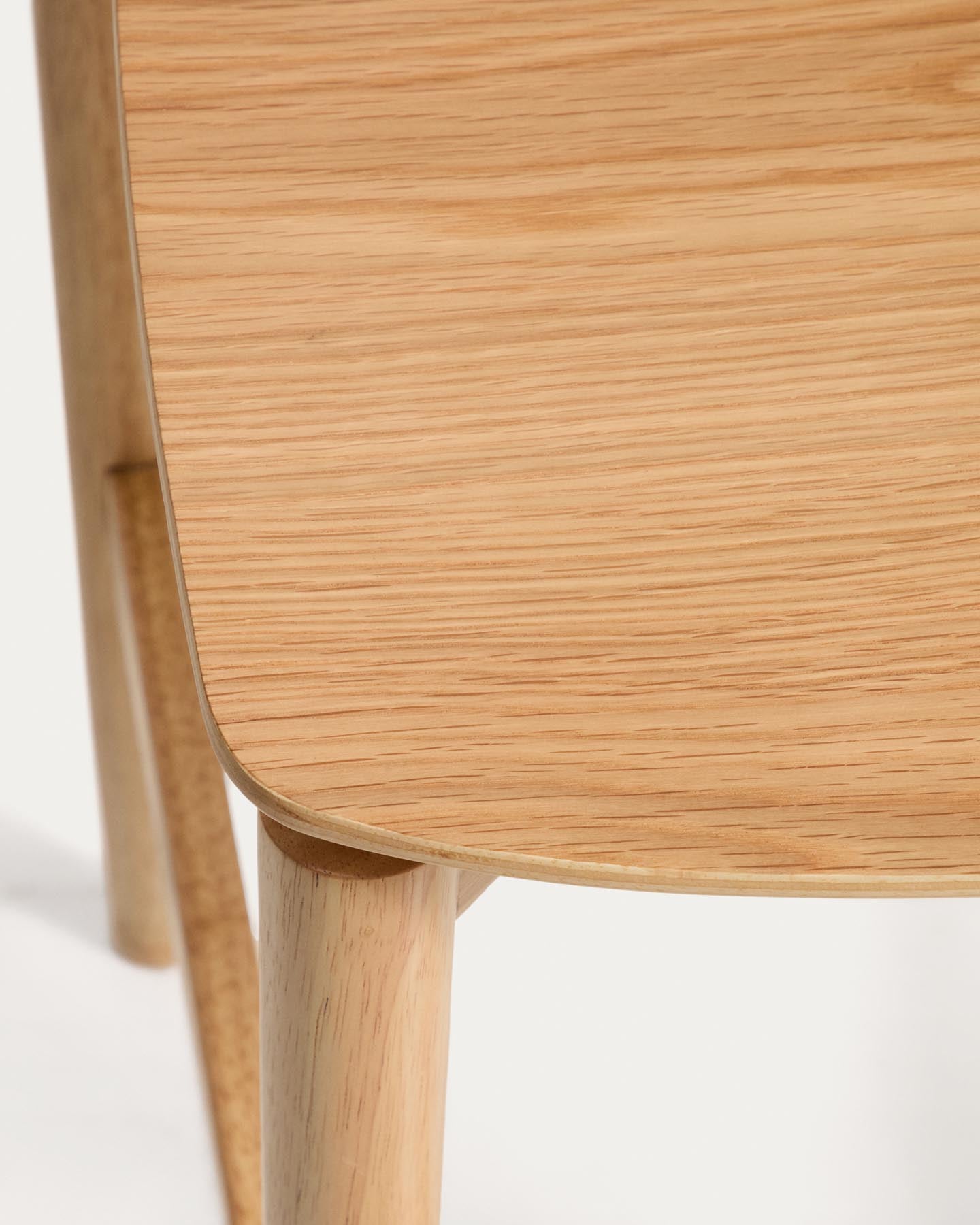 Hocker Evera mit Rückenlehne aus Eichenfurnier mit naturfarbenem Finish, 65 cm in Beige präsentiert im Onlineshop von KAQTU Design AG. Barhocker ist von Kave Home