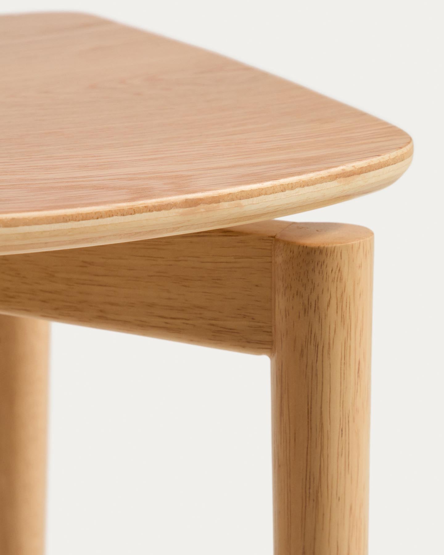 Hocker Evera aus Eichenfurnier mit naturfarbenem Finish, 65 cm in Beige präsentiert im Onlineshop von KAQTU Design AG. Barhocker ist von Kave Home
