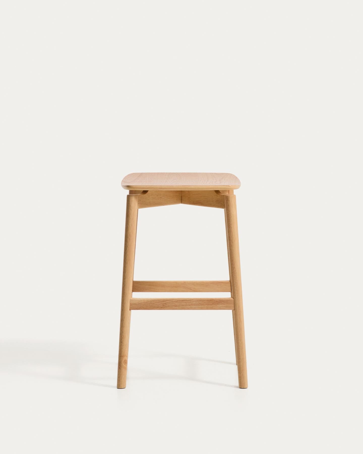 Hocker Evera aus Eichenfurnier mit naturfarbenem Finish, 65 cm in Beige präsentiert im Onlineshop von KAQTU Design AG. Barhocker ist von Kave Home