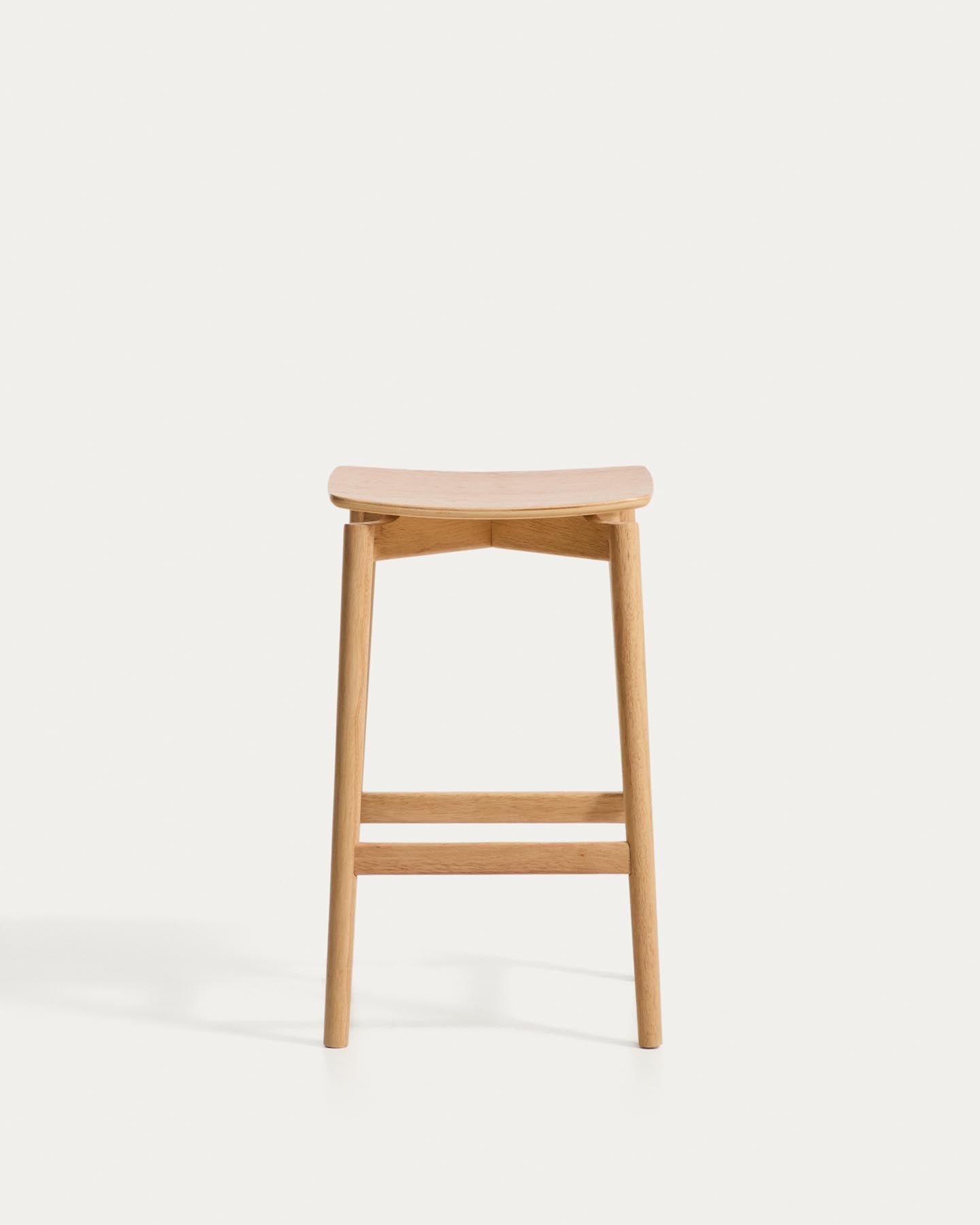 Hocker Evera aus Eichenfurnier mit naturfarbenem Finish, 65 cm in Beige präsentiert im Onlineshop von KAQTU Design AG. Barhocker ist von Kave Home