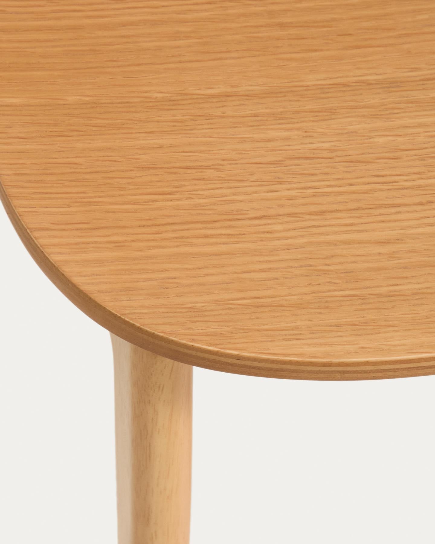 Stuhl Ludara aus Eichenfurnier in Natur präsentiert im Onlineshop von KAQTU Design AG. Stuhl ist von Kave Home