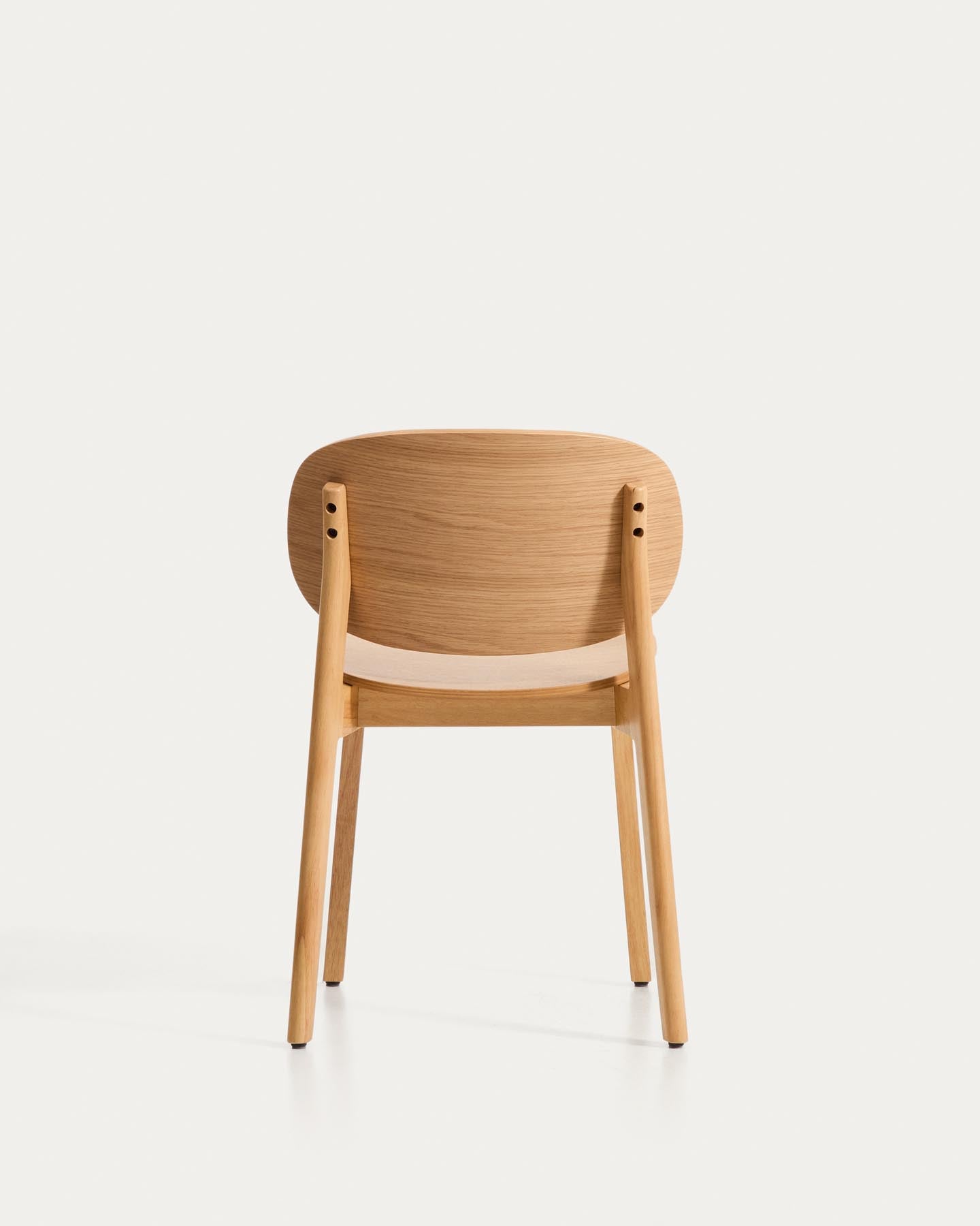 Stuhl Ludara aus Eichenfurnier in Natur präsentiert im Onlineshop von KAQTU Design AG. Stuhl ist von Kave Home