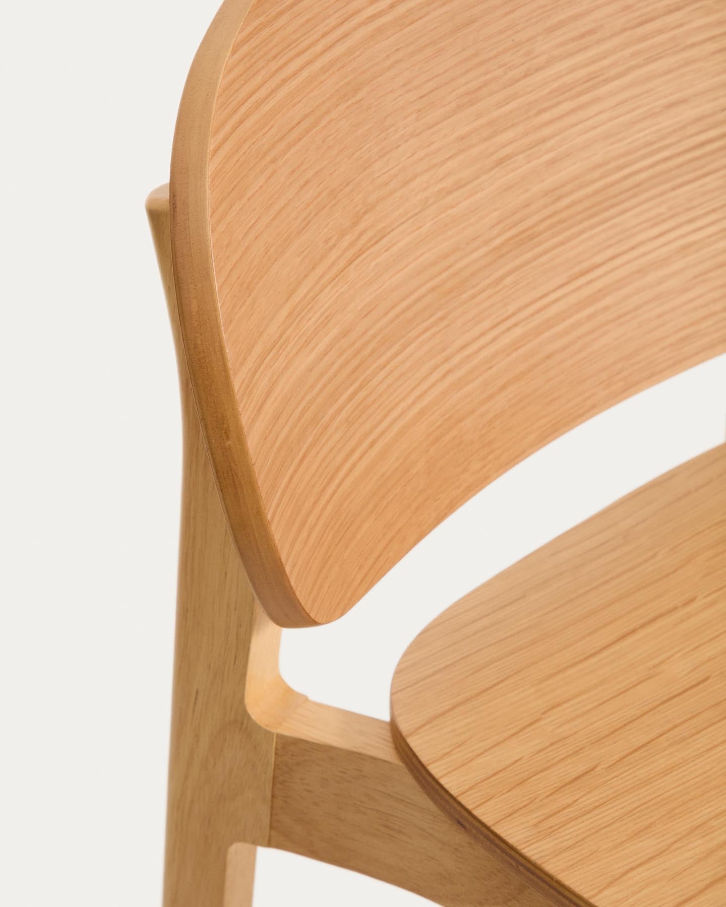 Hocker Ludara aus Eichenfurnier, 65 cm in Natur präsentiert im Onlineshop von KAQTU Design AG. Barhocker ist von Kave Home