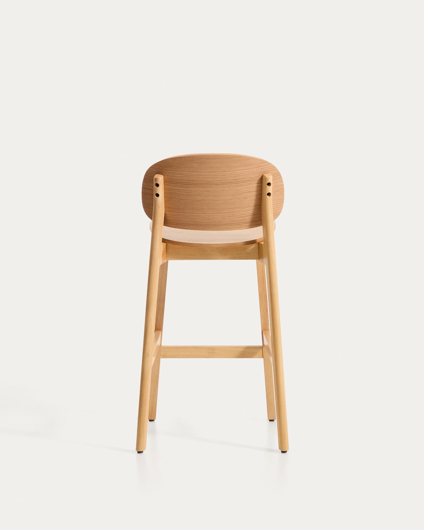 Hocker Ludara aus Eichenfurnier, 65 cm in Natur präsentiert im Onlineshop von KAQTU Design AG. Barhocker ist von Kave Home