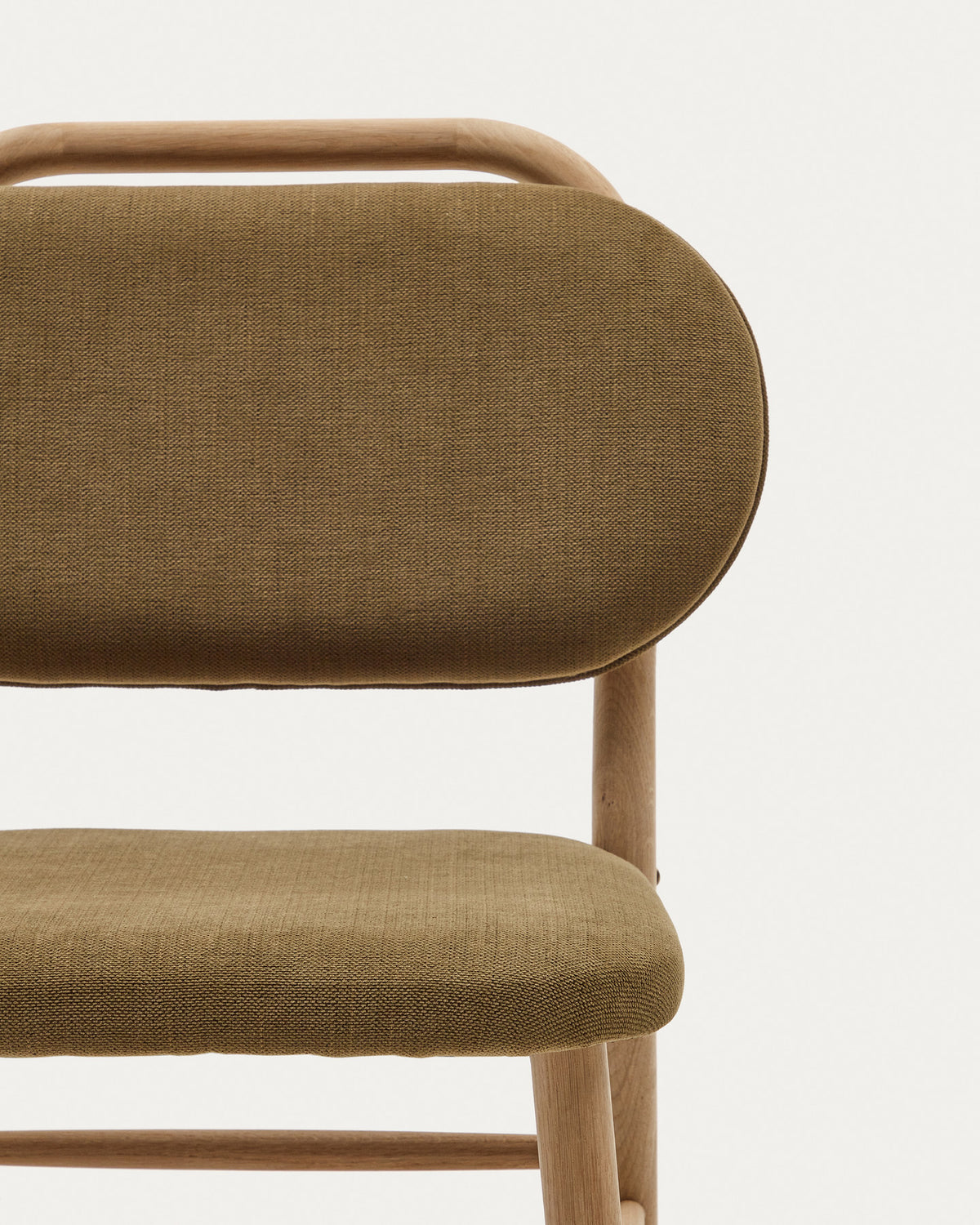 Helda Stuhl aus grüner Chenille und massivem Eichenholz FSC Mix Credit in Grün, Natur präsentiert im Onlineshop von KAQTU Design AG. Stuhl ist von Kave Home