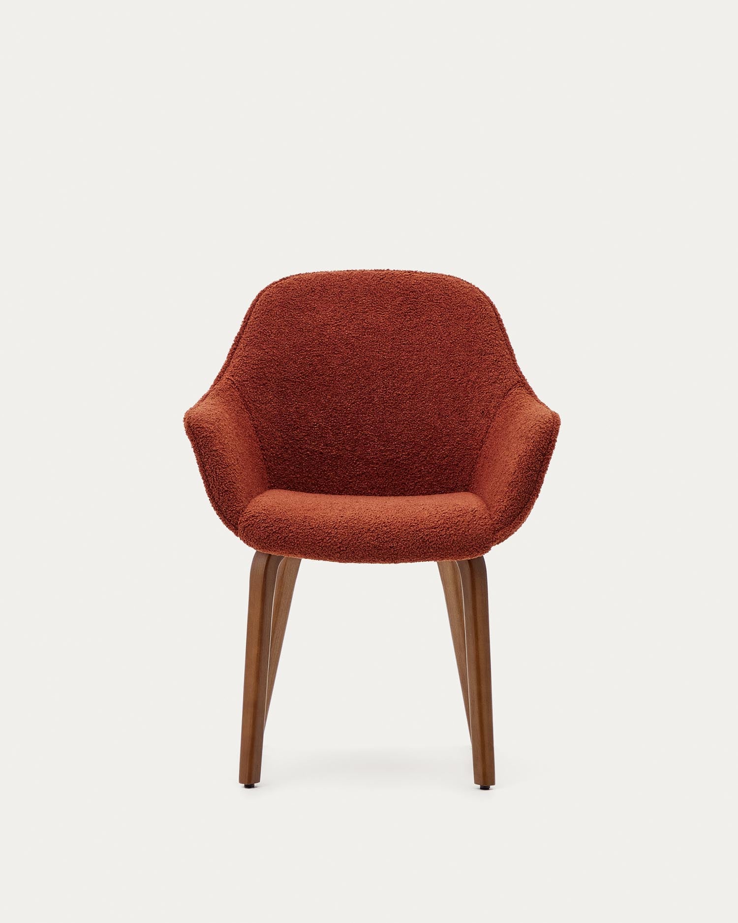 Eleganter Aleli Stuhl mit terrakottafarbenem Bouclé-Bezug und Eschenholzbeinen im edlen Nussbaum-Finish von Kave Home.