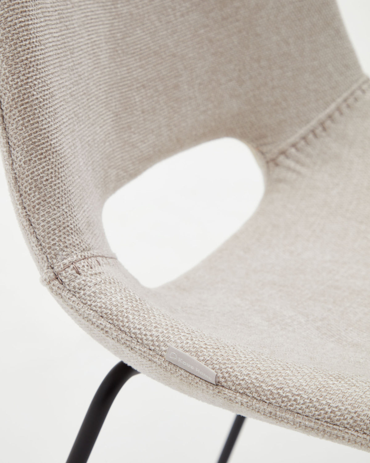 Zahara Stuhl beige und Stahl mit schwarzem Finish FSC 100% in Beige präsentiert im Onlineshop von KAQTU Design AG. Stuhl ist von Kave Home