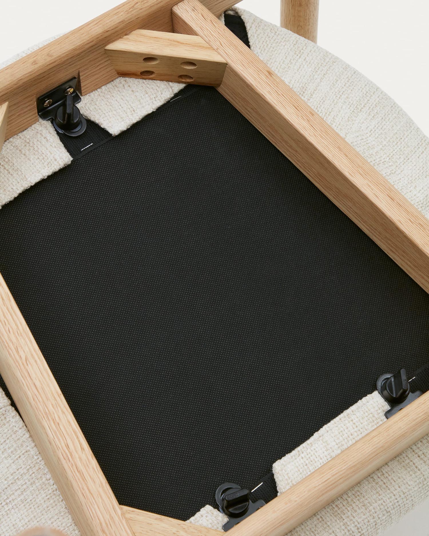 Bezug für Stuhl Falconera aus Chenille in Beige in Beige, Natur präsentiert im Onlineshop von KAQTU Design AG. Sitzkissen ist von Kave Home