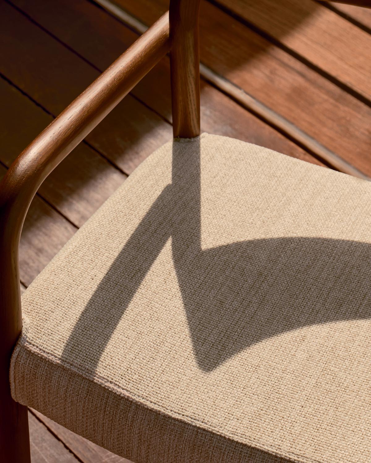 Falconera Stuhl: Eiche mit Nussbaumfinish, abziehbarer Bezug, FSC.