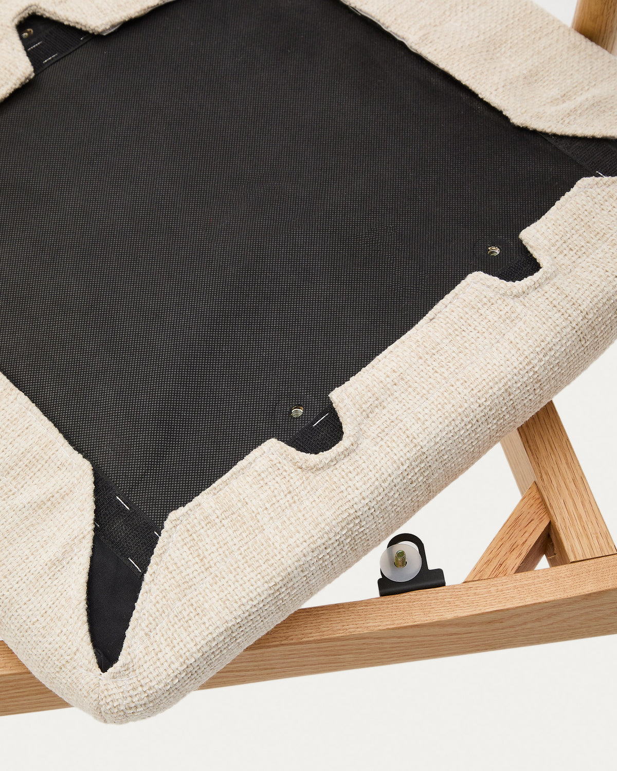 Timons Stuhl abnehmbarer Bezug Chenille beige massive Eiche Natur-Finish FSC Mix Credit in Beige, Natur präsentiert im Onlineshop von KAQTU Design AG. Stuhl ist von Kave Home