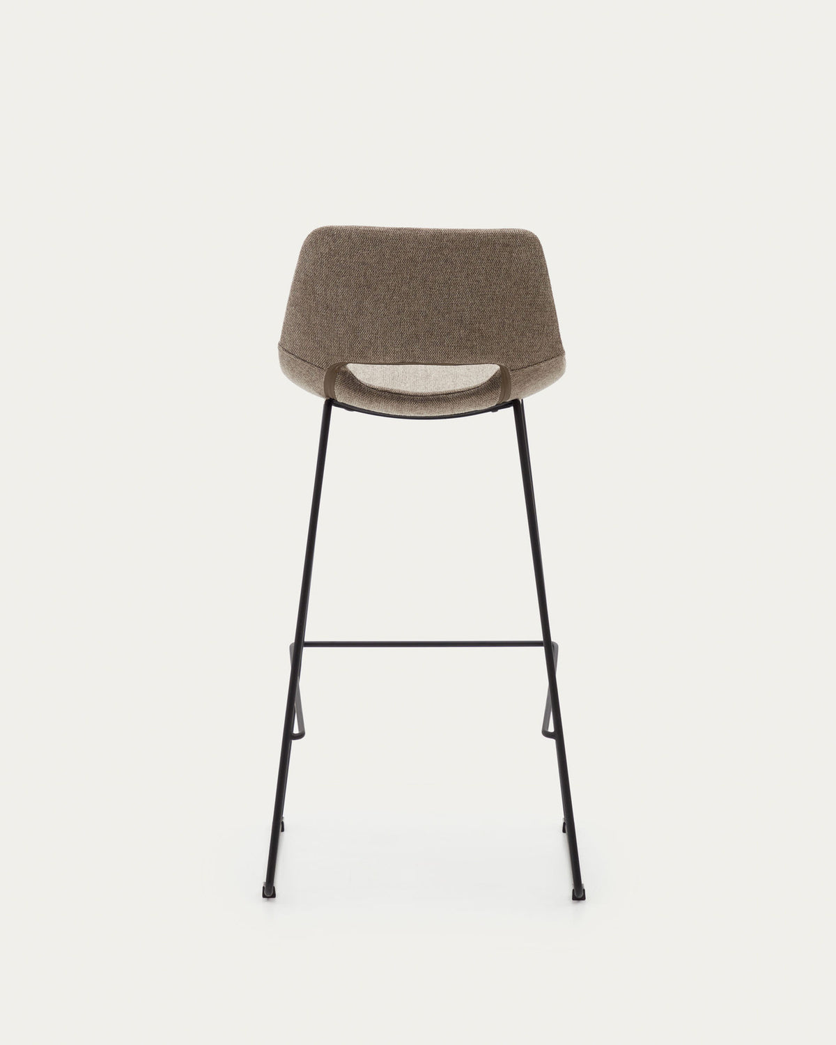 Zahara Hocker braun und Stahl mit schwarzem Finish Höhe 76 cm FSC 100% in Braun präsentiert im Onlineshop von KAQTU Design AG. Barhocker ist von Kave Home