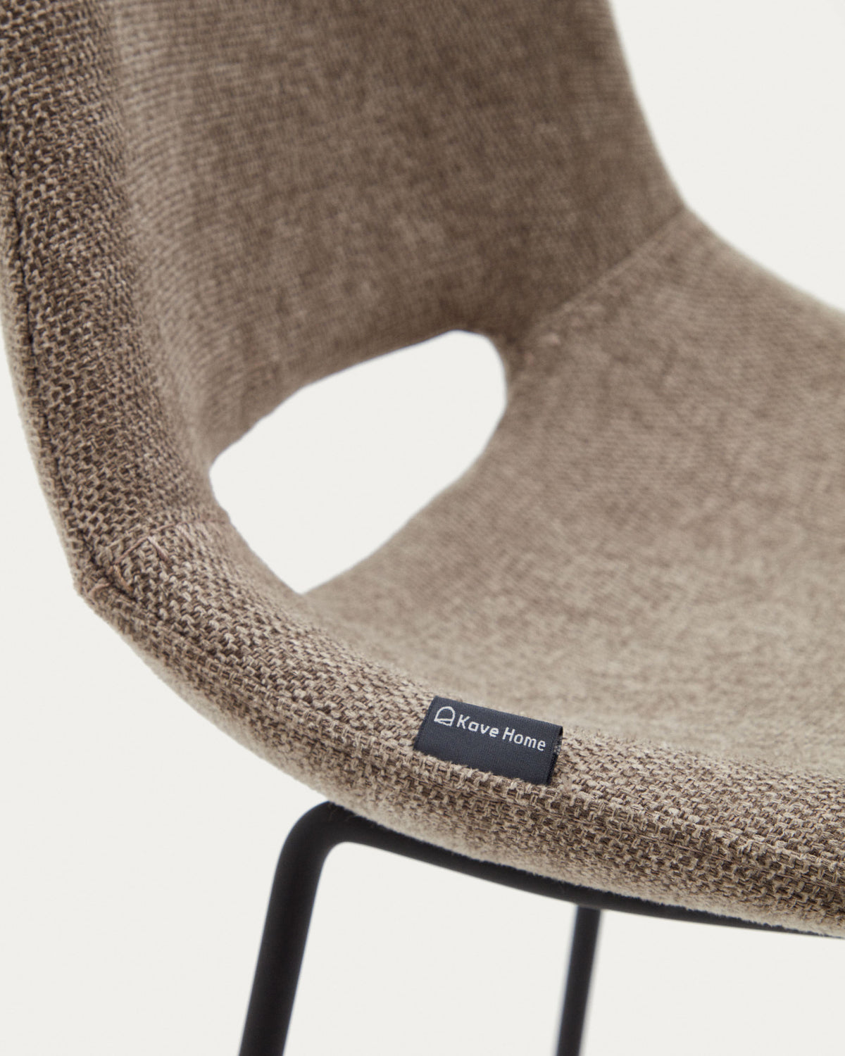 Zahara Hocker braun und Stahl mit schwarzem Finish Höhe 65 cm FSC 100% in Braun präsentiert im Onlineshop von KAQTU Design AG. Barhocker ist von Kave Home
