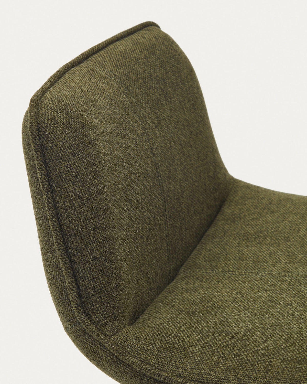 Zenda Hocker aus dunkelgrüner Chenille und mattschwarzem Stahl Höhe 81-102 cm FSC 100% in Grün, Schwarz präsentiert im Onlineshop von KAQTU Design AG. Barhocker ist von Kave Home