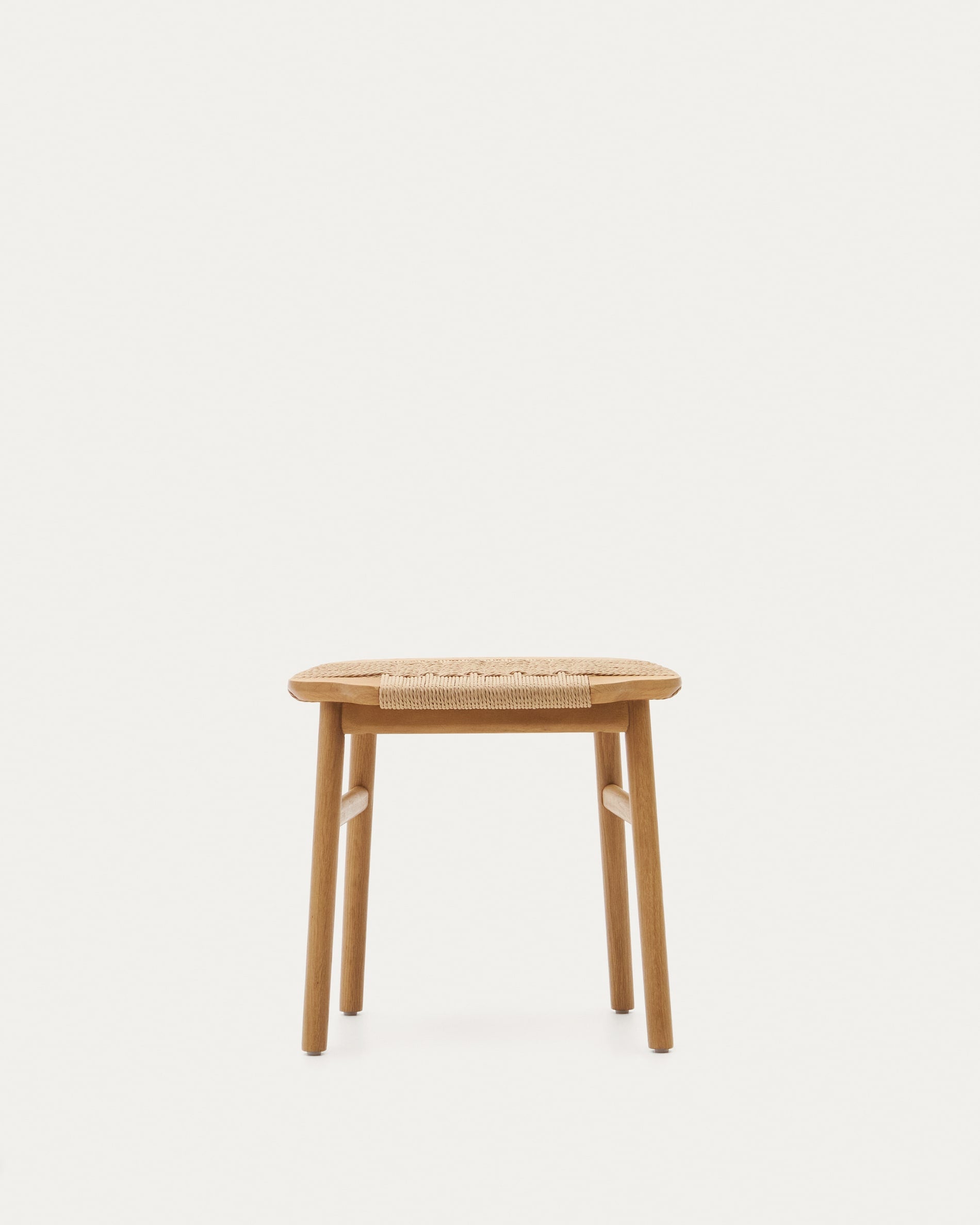 Eleganter Enit Hocker aus Papierseil und Eichenholz, beige, 43cm, FSC-zertifiziert, natürliches Finish, von Kave Home.