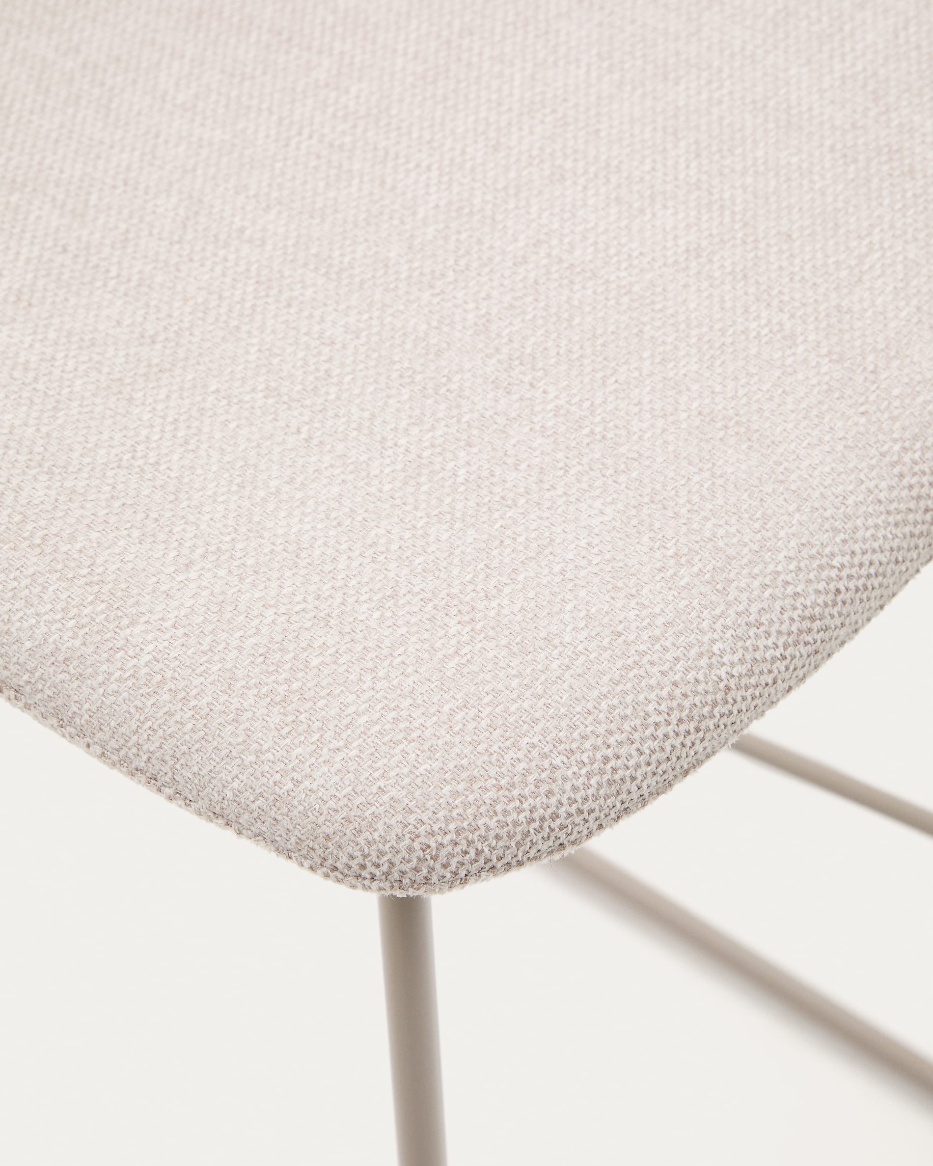 Stilvoller Zahara Hocker in Beige, 76 cm hoch, mit strapazierfähigem Stoff und stabilem Stahlgestell – perfekt für jeden Raum und jede Einrichtung.