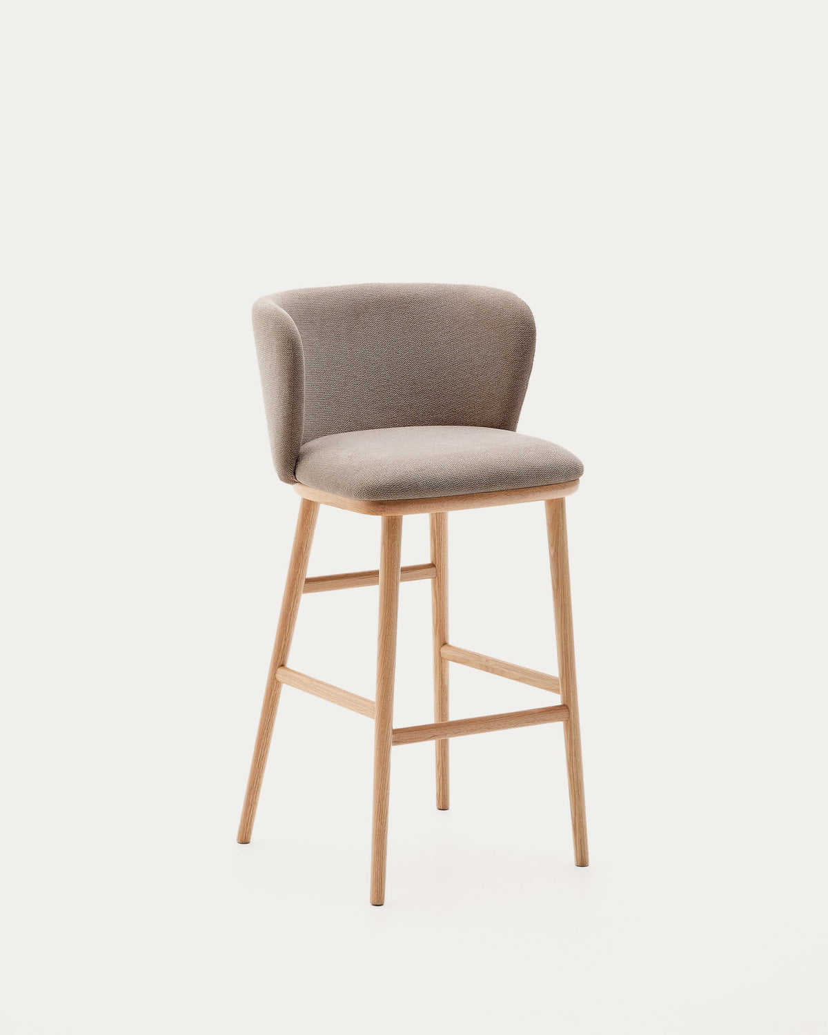 Hocker Ciselia braune Chenille und massive Esche mit natürlichem Finish FSC Mix Credit 75 cm in Braun präsentiert im Onlineshop von KAQTU Design AG. Barstuhl ist von Kave Home