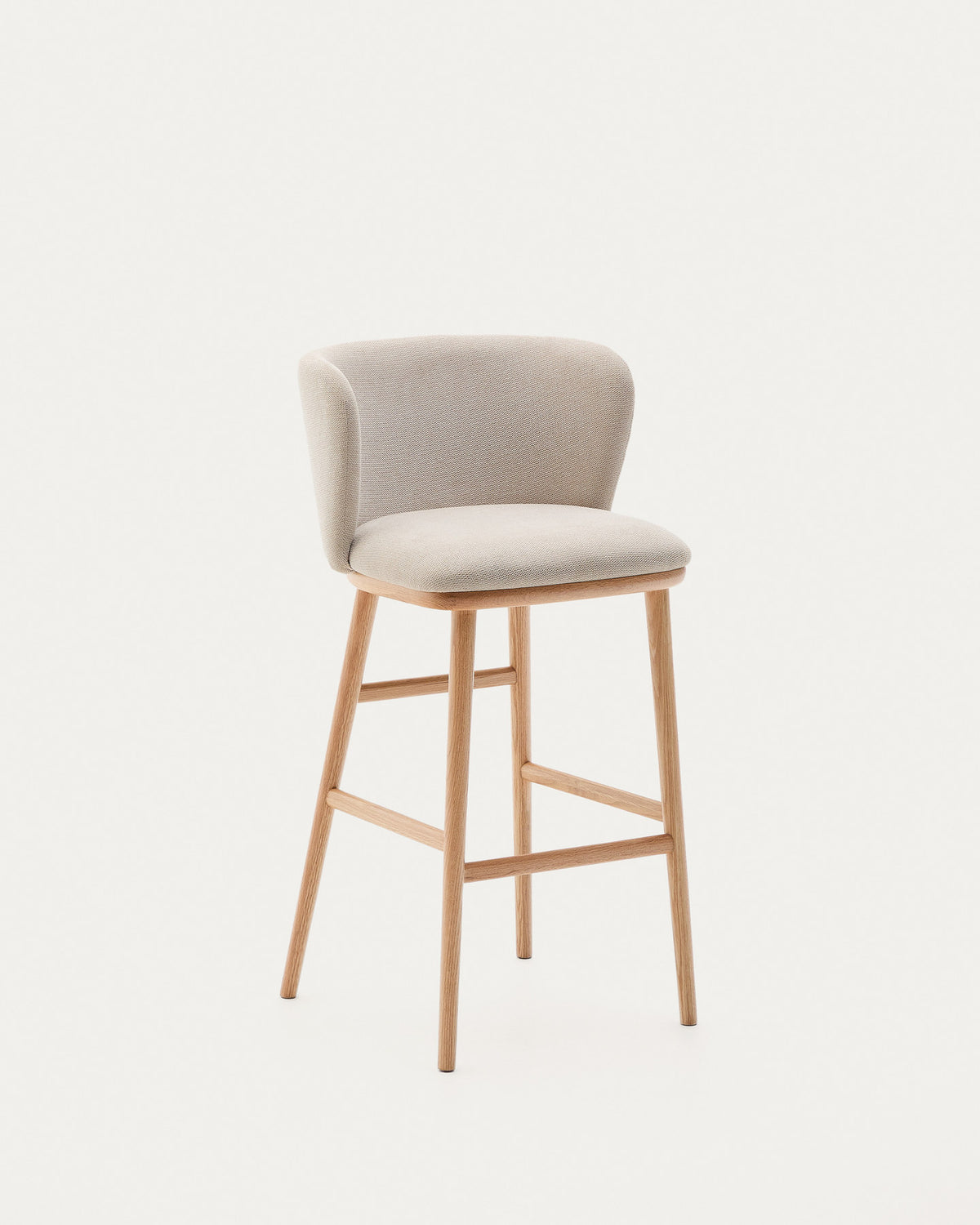 Hocker Ciselia beige Chenille und massive Esche mit natürlichem Finish FSC Mix Credit 75 cm in Beige präsentiert im Onlineshop von KAQTU Design AG. Barstuhl ist von Kave Home