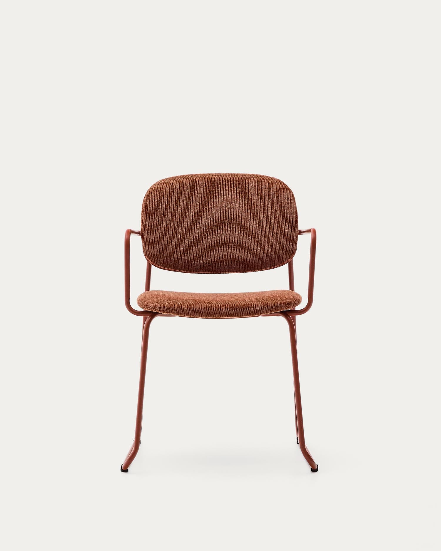 Entdecken Sie den eleganten Stuhl Meli von Kave Home, gefertigt aus terrakottafarbener Chenille und einem stabilen Metallgestell. Ideal für jeden Raum!