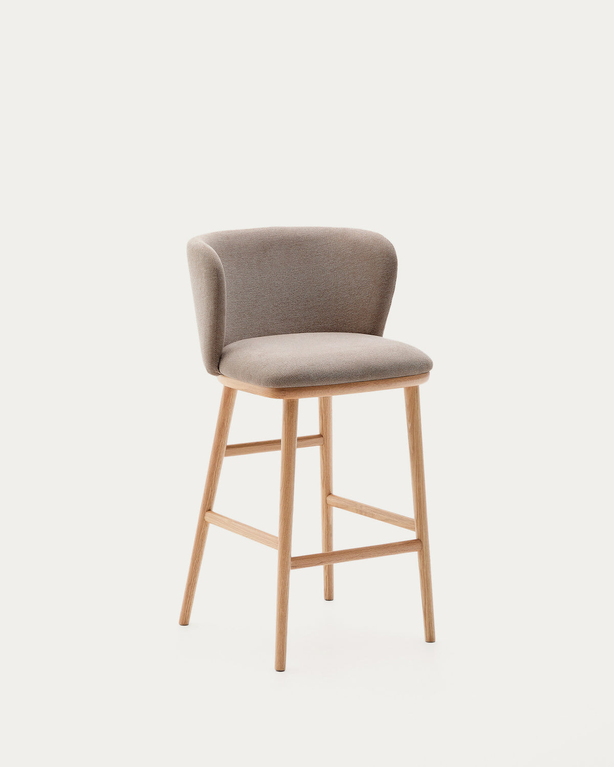 Hocker Ciselia braune Chenille und massive Esche mit natürlichem Finish FSC Mix Credit 65 cm in Braun präsentiert im Onlineshop von KAQTU Design AG. Barstuhl ist von Kave Home