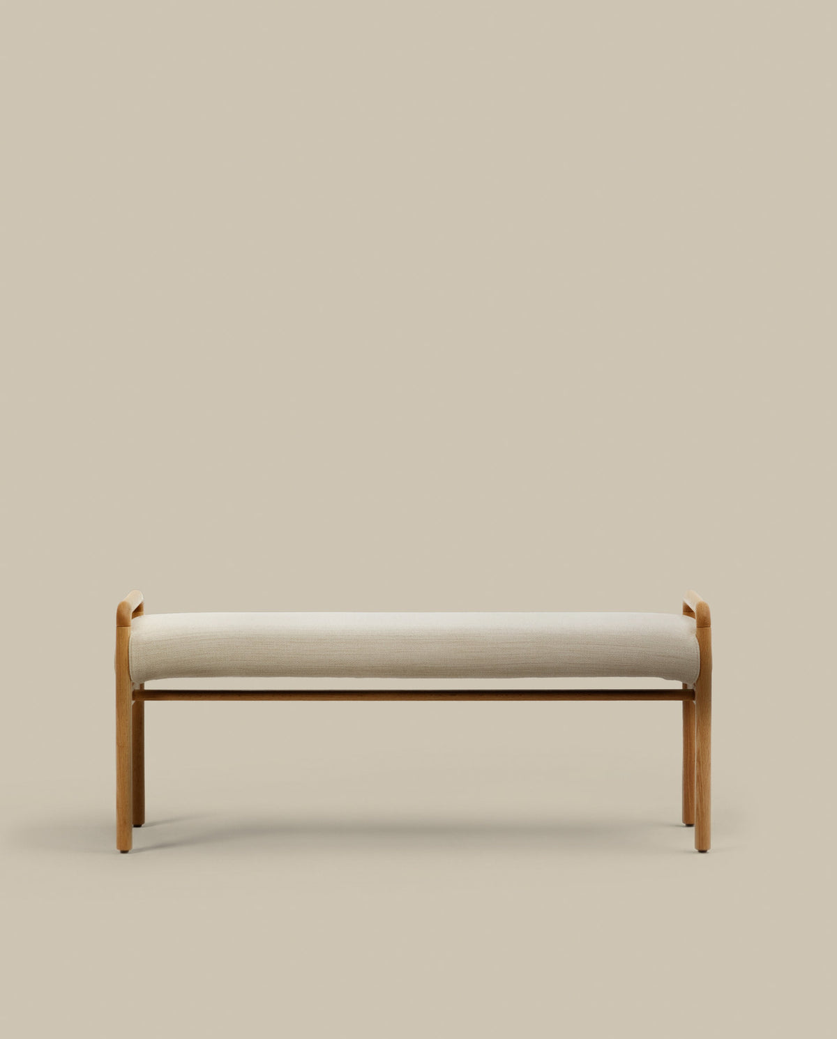 Macaret Polsterbank abnehmbarer Bezug massives Eichenholz Finish natur 120 cm FSC Mix Credit in Beige, Natur präsentiert im Onlineshop von KAQTU Design AG. Sitzbank ist von Kave Home