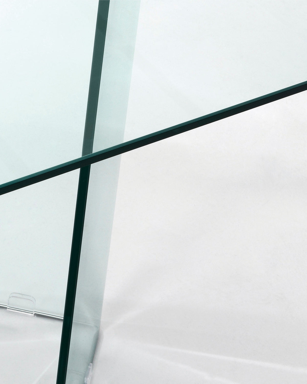 Burano Tisch aus Glas 180 x 90 cm in Transparent präsentiert im Onlineshop von KAQTU Design AG. Esstisch ist von Kave Home