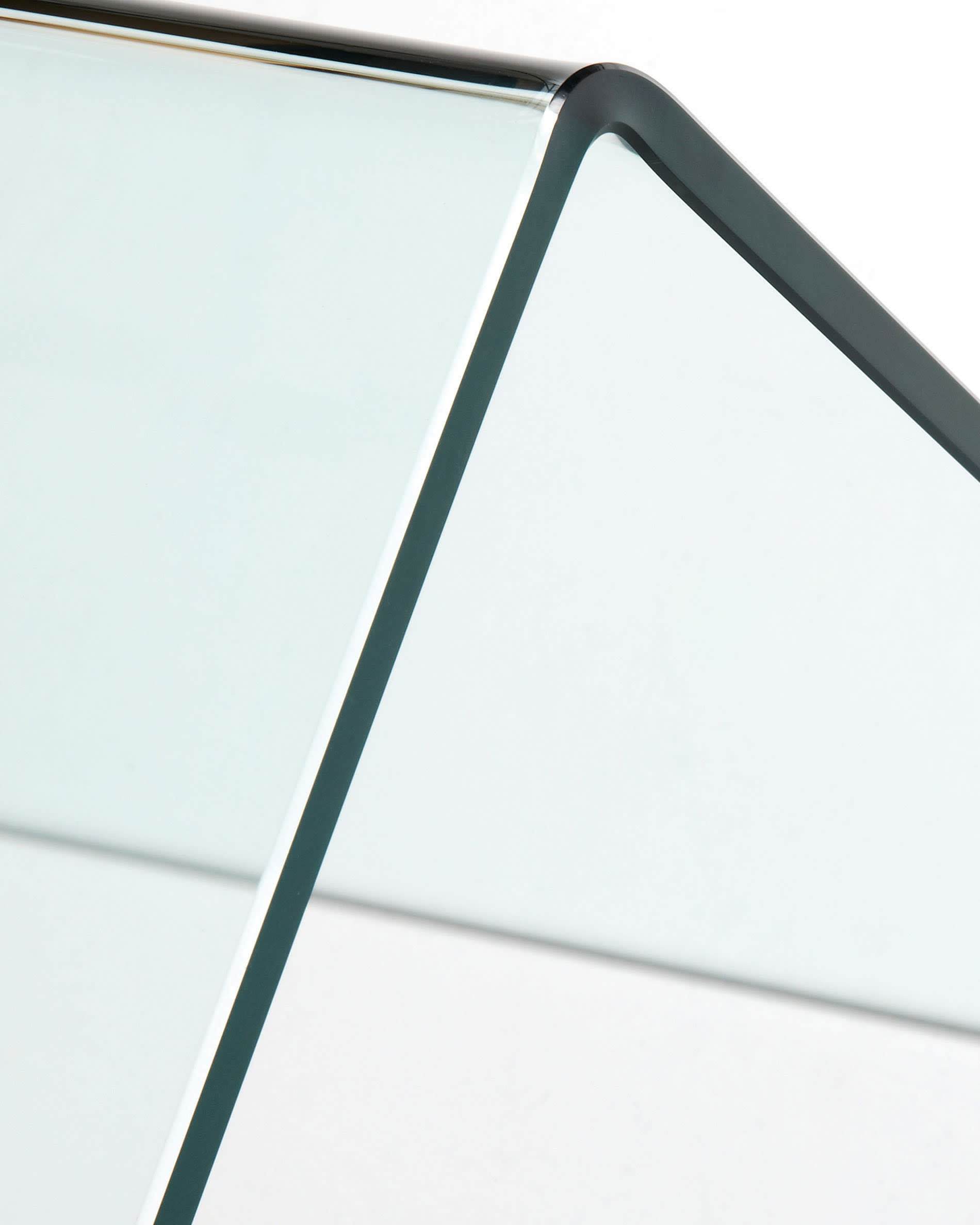 Burano Tisch aus Glas 125 x 70 cm: Minimalistisches Design, das Licht reflektiert. Perfekt für stilvolle Esszimmer und einfache Pflege.