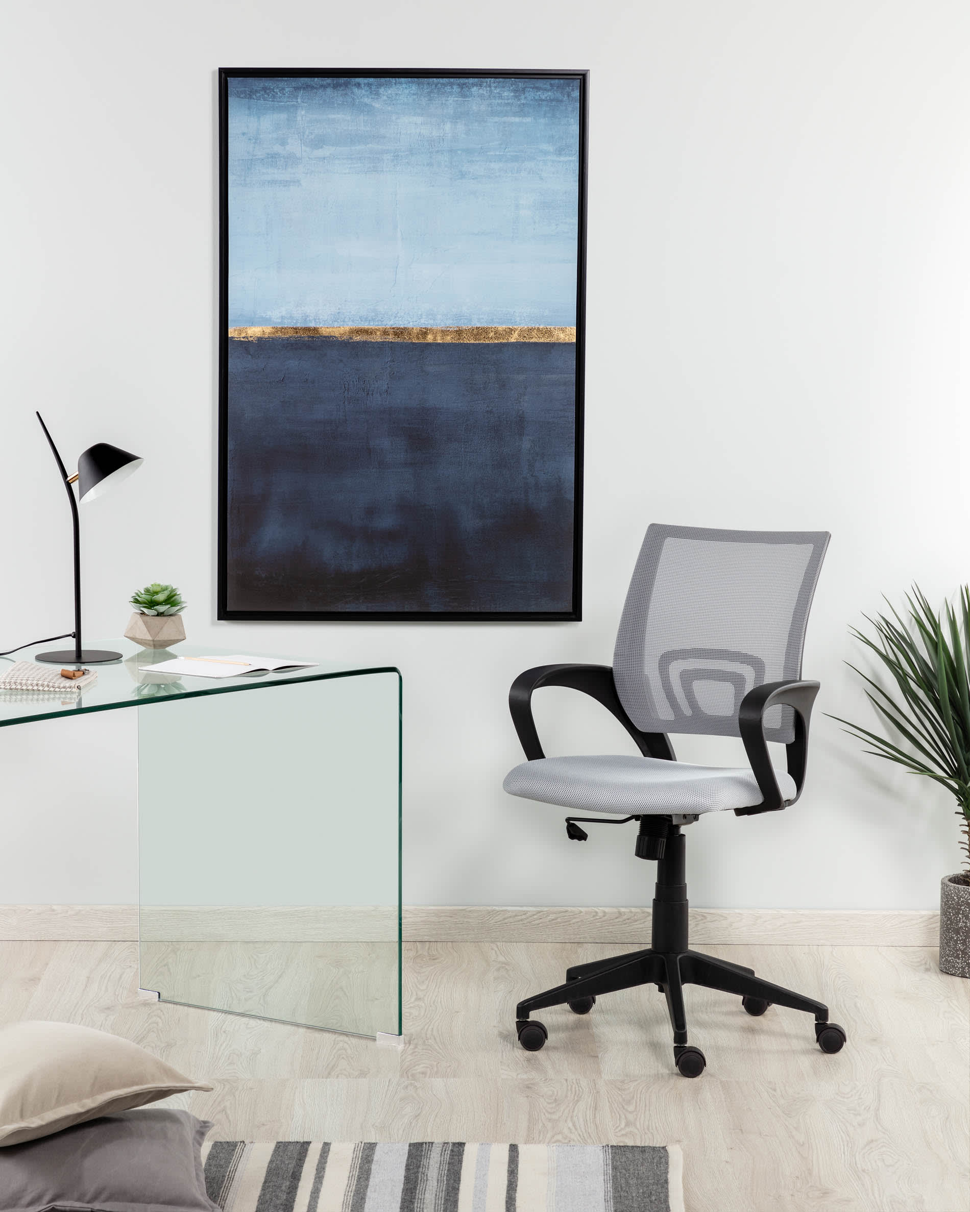 Moderner Glastisch Burano 125x70 cm von Kave Home, ideal für stilvolle Räume, mit hochwertigem Design und langlebiger Verarbeitung.