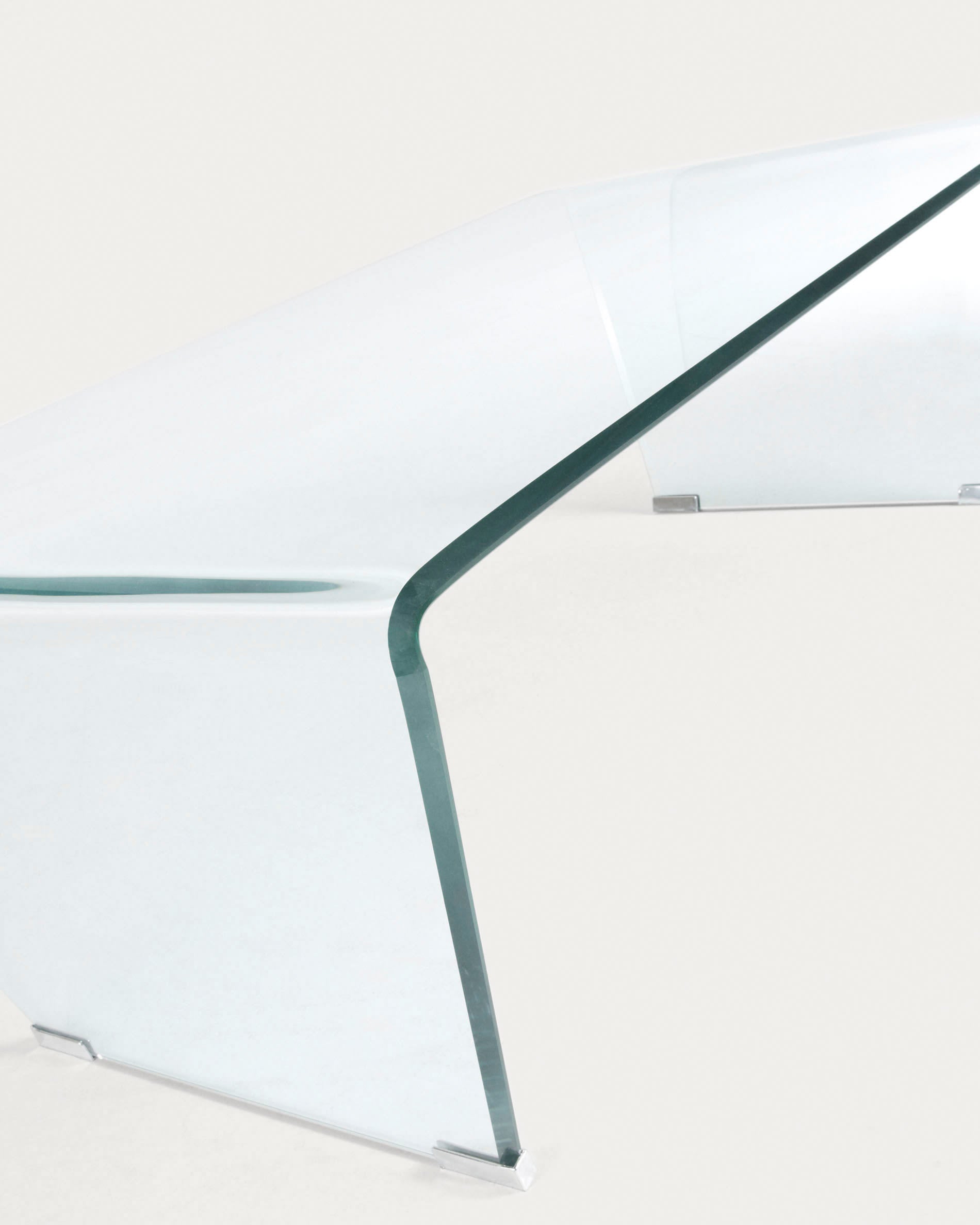 Stilvoller Burano Couchtisch aus hochwertigem Glas (120 x 60 cm) von Kave Home. Ideal für ein minimalistisches und elegantes Wohnambiente.