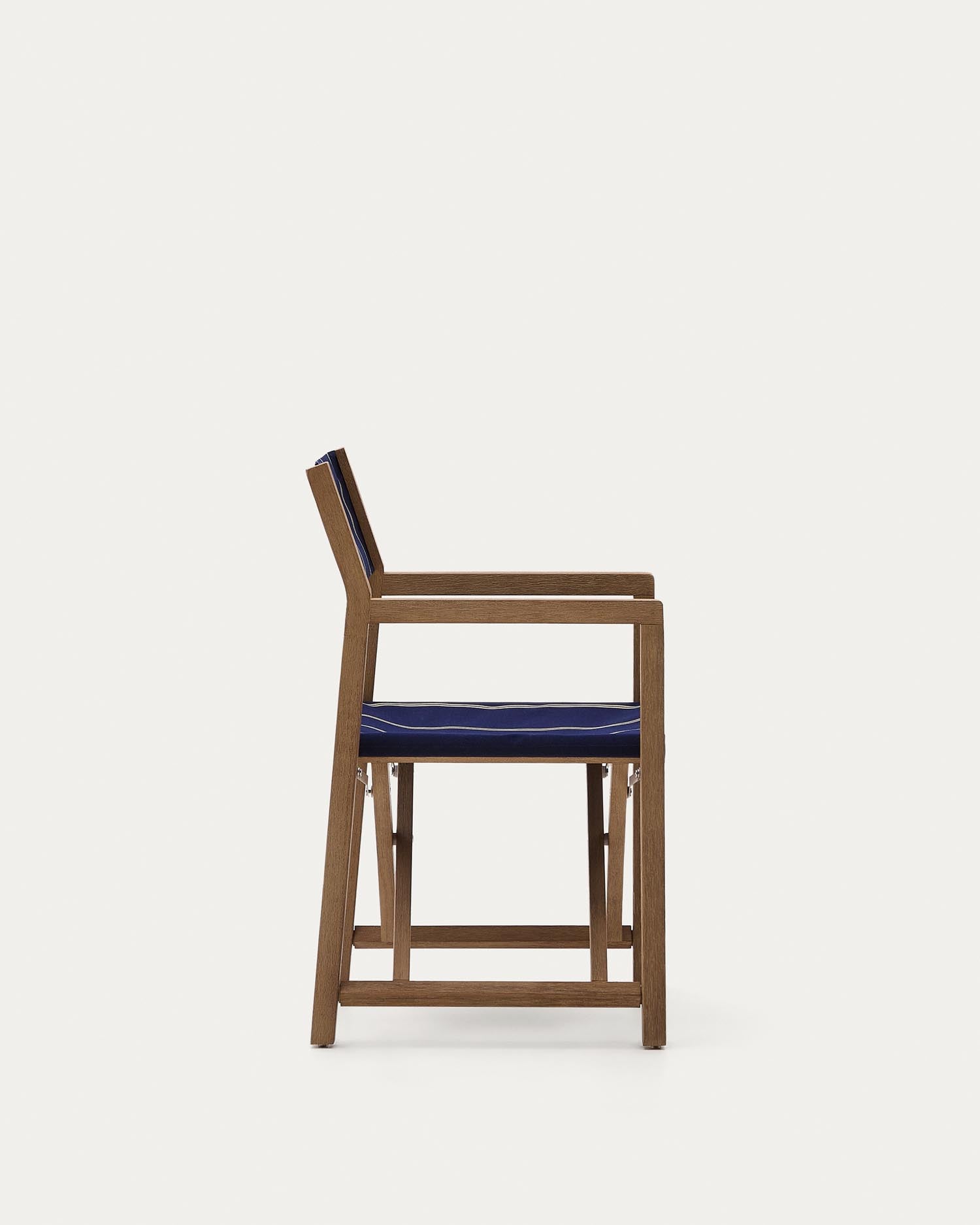 Genießen Sie den Komfort des blau-beige gestreiften Klappstuhls Vilara aus robustem, FSC™ 100% Akazienholz – perfekt für entspannte Stunden im Freien!