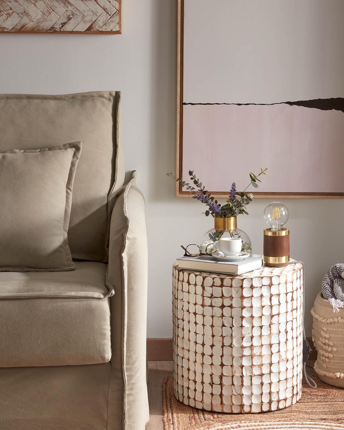 Eleganter Necoco Tisch: Mangoholz & Kokos, 40 cm, von Kave Home.