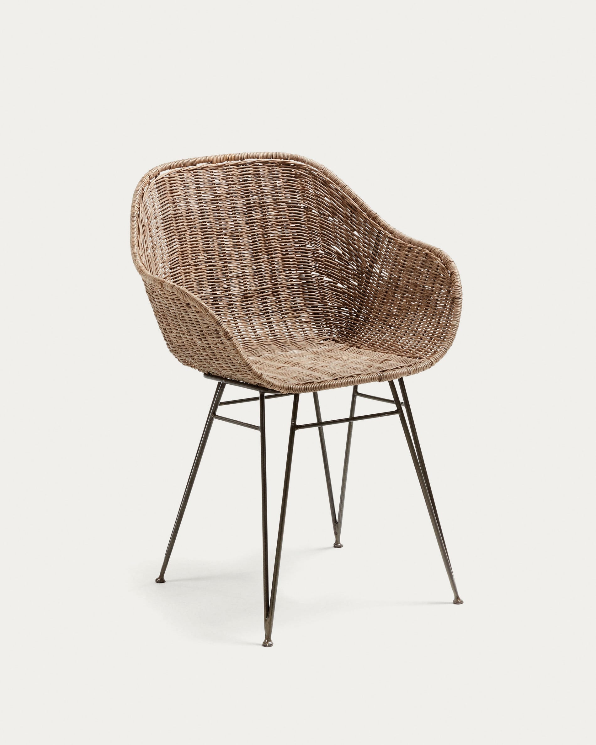 3D-Modell eines eleganten Rattan-Stuhls mit schwarzen Stahlbeinen, ideal für Esszimmer im Boho-Stil, von Kave Home.
