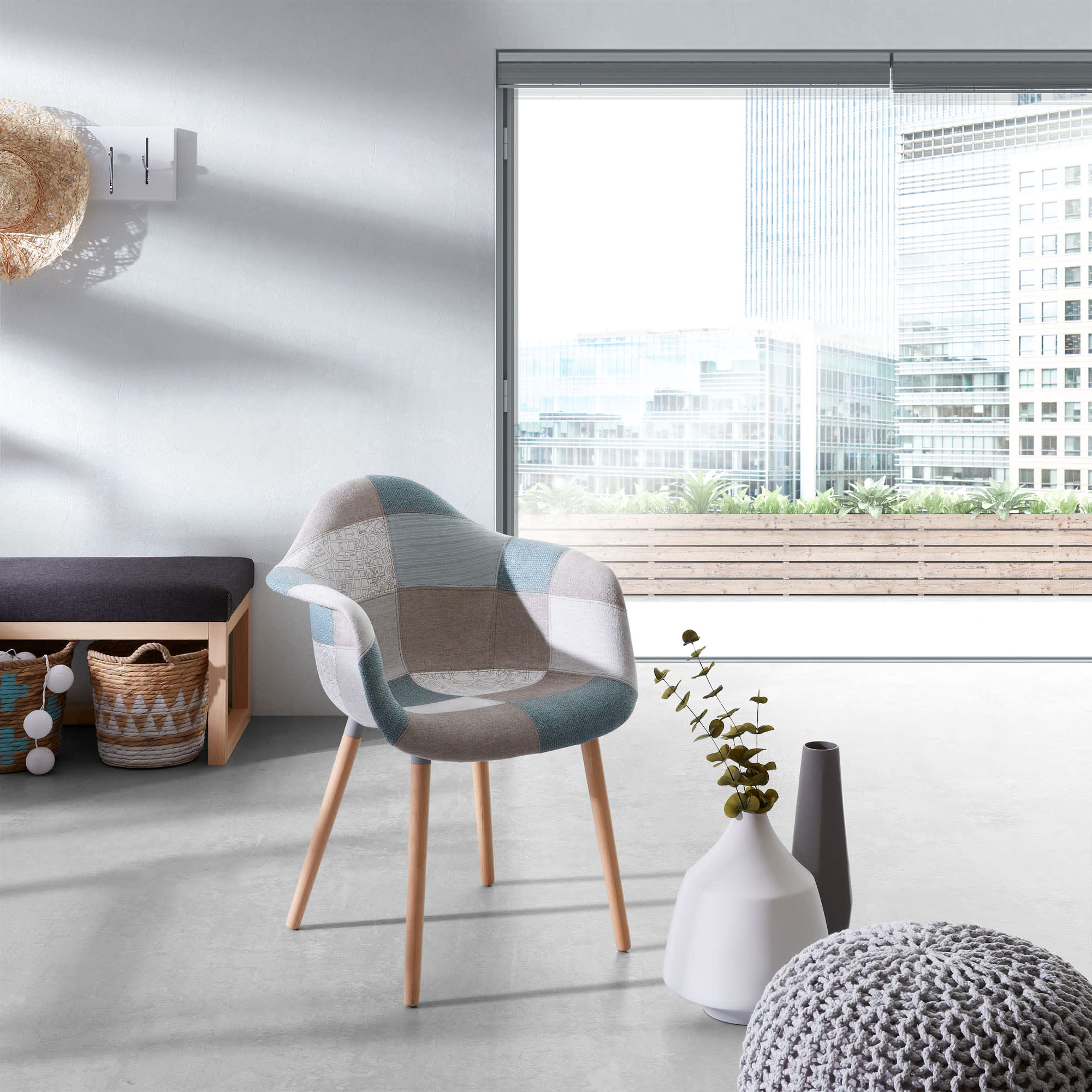 Stilvolle Polsterbank Loya aus schwarzem Buchenholz, 128 cm breit, perfekt für modernes Wohndesign und komfortables Sitzen.