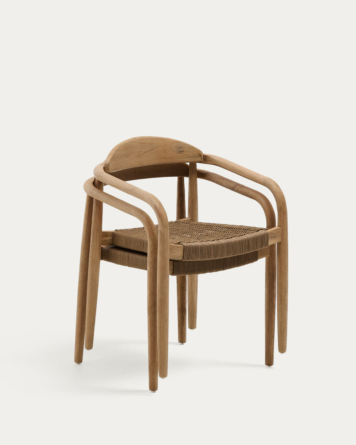 Stapelbarer Stuhl Nina aus massivem Akazienholz und beigem Seil FSC 100% in Beige, Natur präsentiert im Onlineshop von KAQTU Design AG. Gartenstuhl mit Armlehnen ist von Kave Home