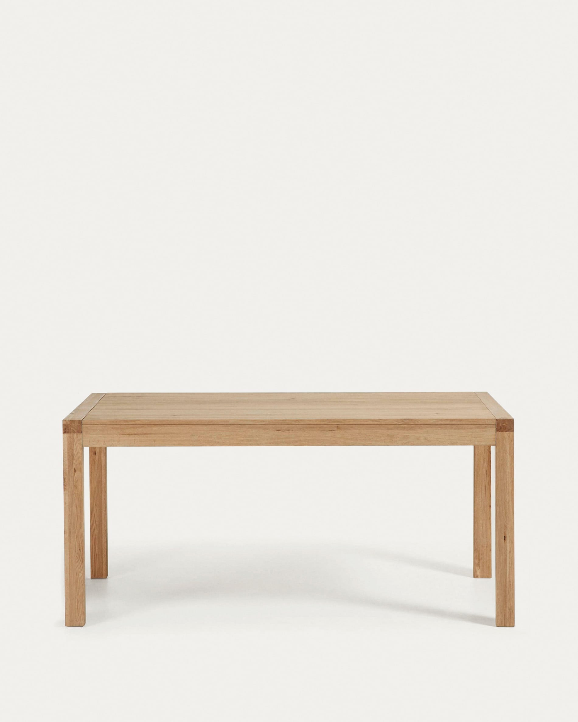 Eleganter Ausziehtisch aus Eichenfurnier, flexibel von 180 auf 230 cm erweiterbar, mit natürlichem Finish für stilvolle Räume.