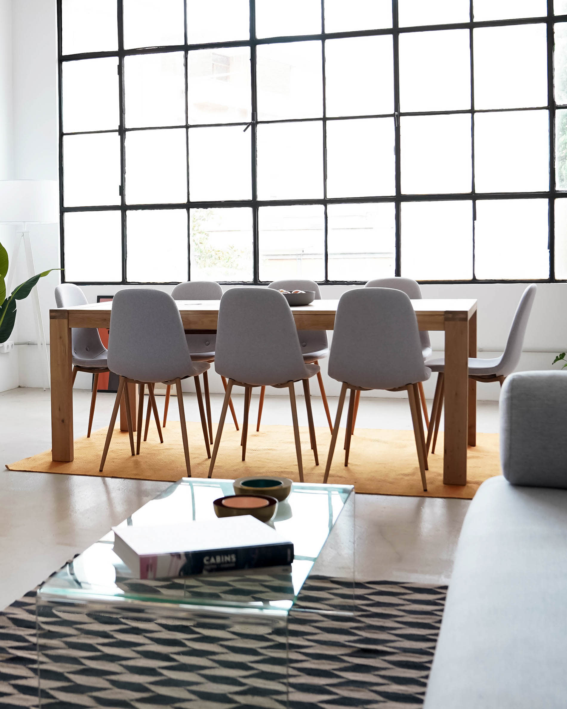 Moderner Briva Ausziehtisch aus Eichenfurnier, natürlich veredelt, 180-230x90 cm, perfekt für elegante Wohnräume.