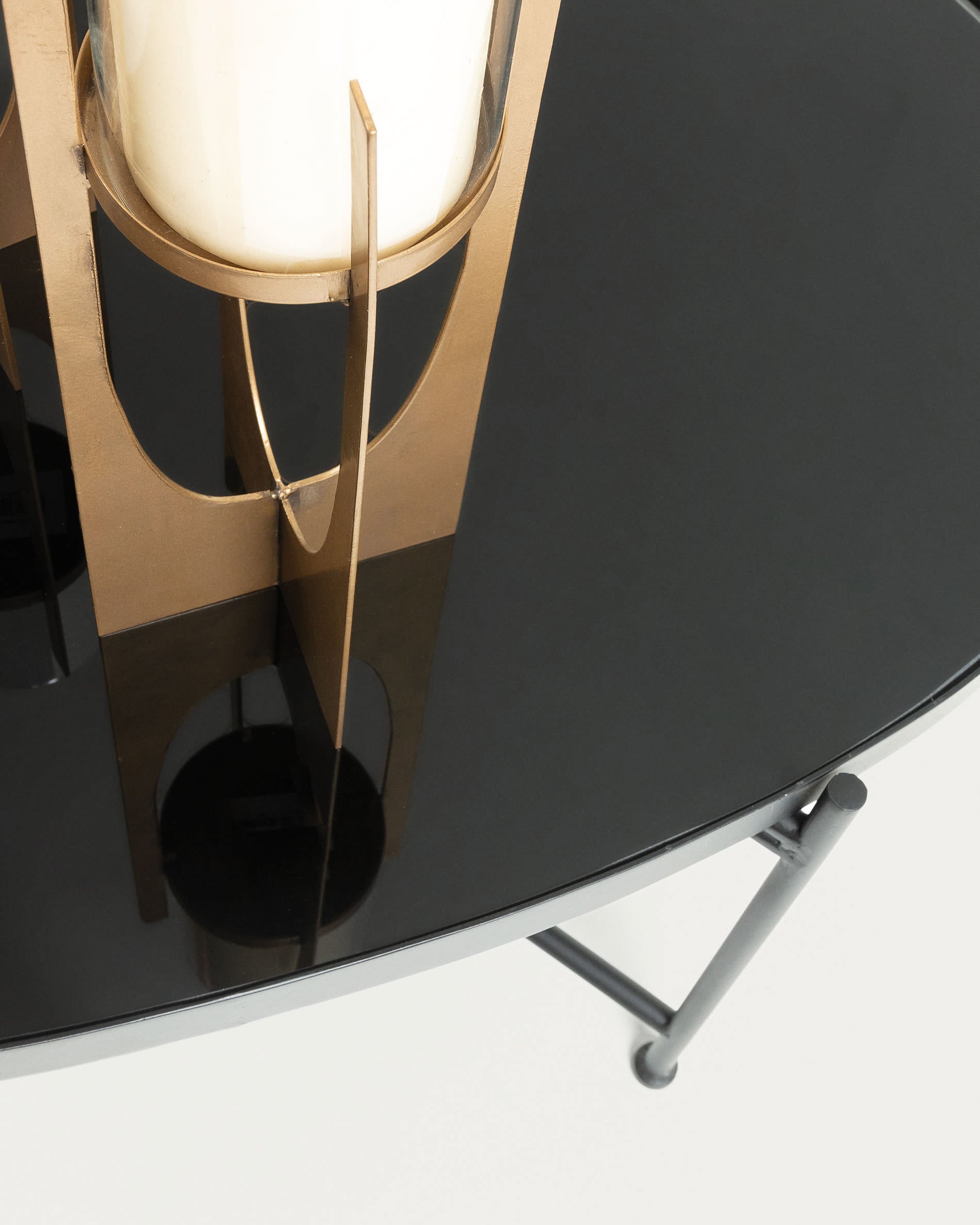 Moderner Couchtisch von Kave Home, 82 x 55 cm, mit edler Glasplatte und robustem Stahlgestell – ideal für stilvolle Wohnräume.