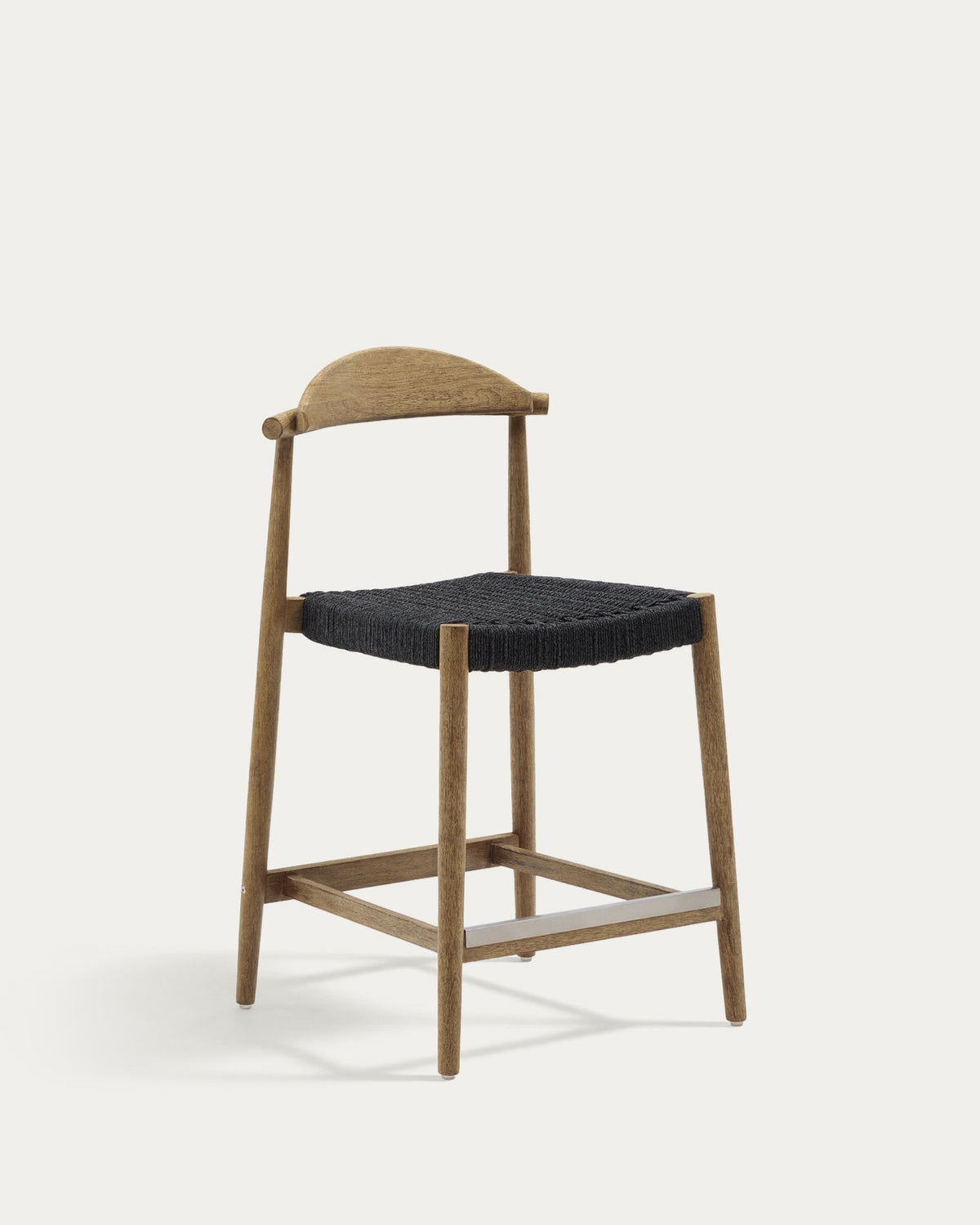 Nina Hocker massives Akazienholz naturfarbenes Finish und Seil schwarz Höhe 62 cm FSC 100% in Schwarz, Natur präsentiert im Onlineshop von KAQTU Design AG. Outdoor-Barstuhl ist von Kave Home
